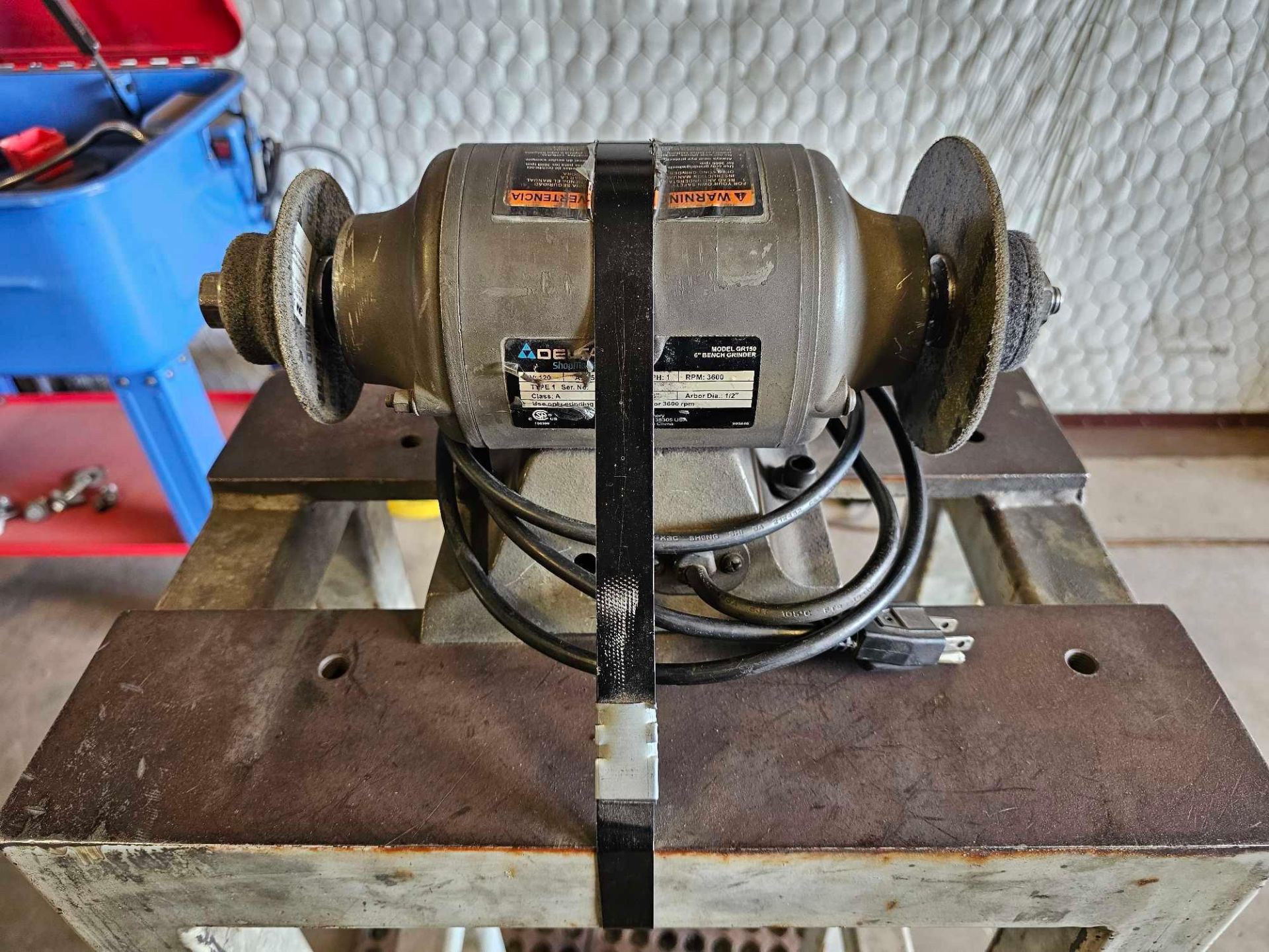 DELTA SHOPMASTER 6" BENCH GRINDER WITH STAND - Image 6 of 7