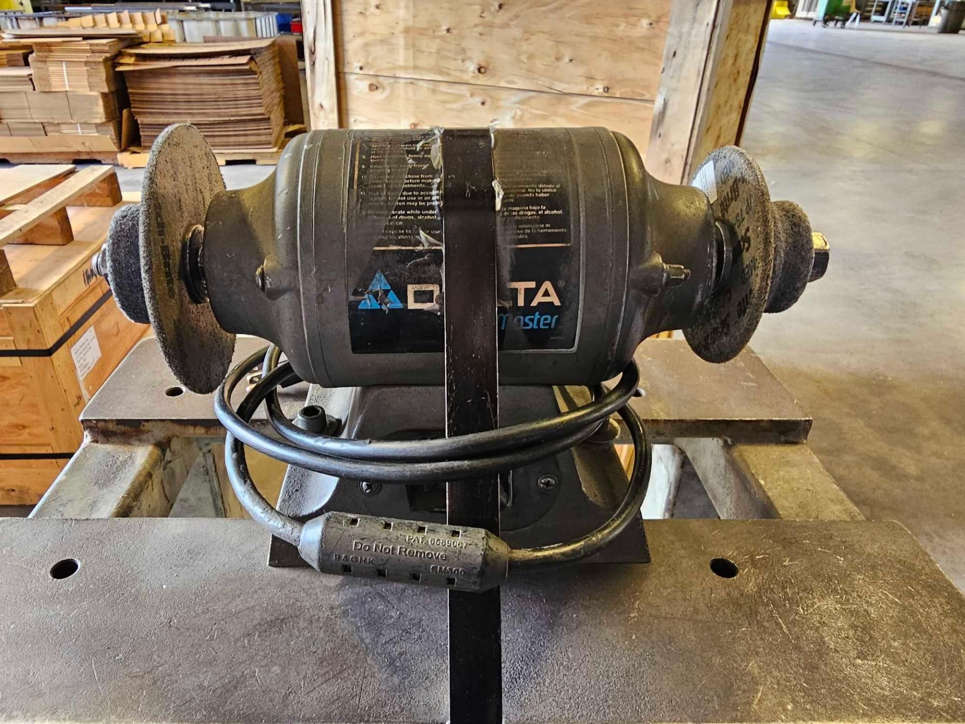 DELTA SHOPMASTER 6" BENCH GRINDER WITH STAND - Image 5 of 7