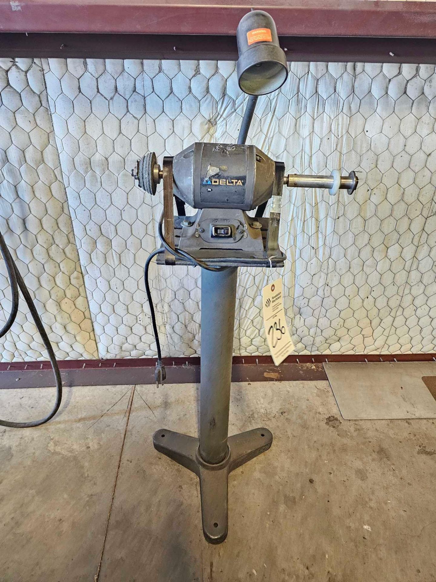 DELTA SHOPMASTER 8" BENCH GRINDER