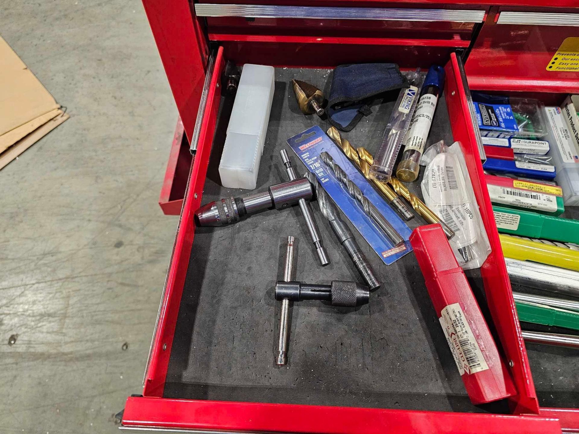 US GENERAL TOOL BOX LOADED WITH TOOLS - Image 7 of 11
