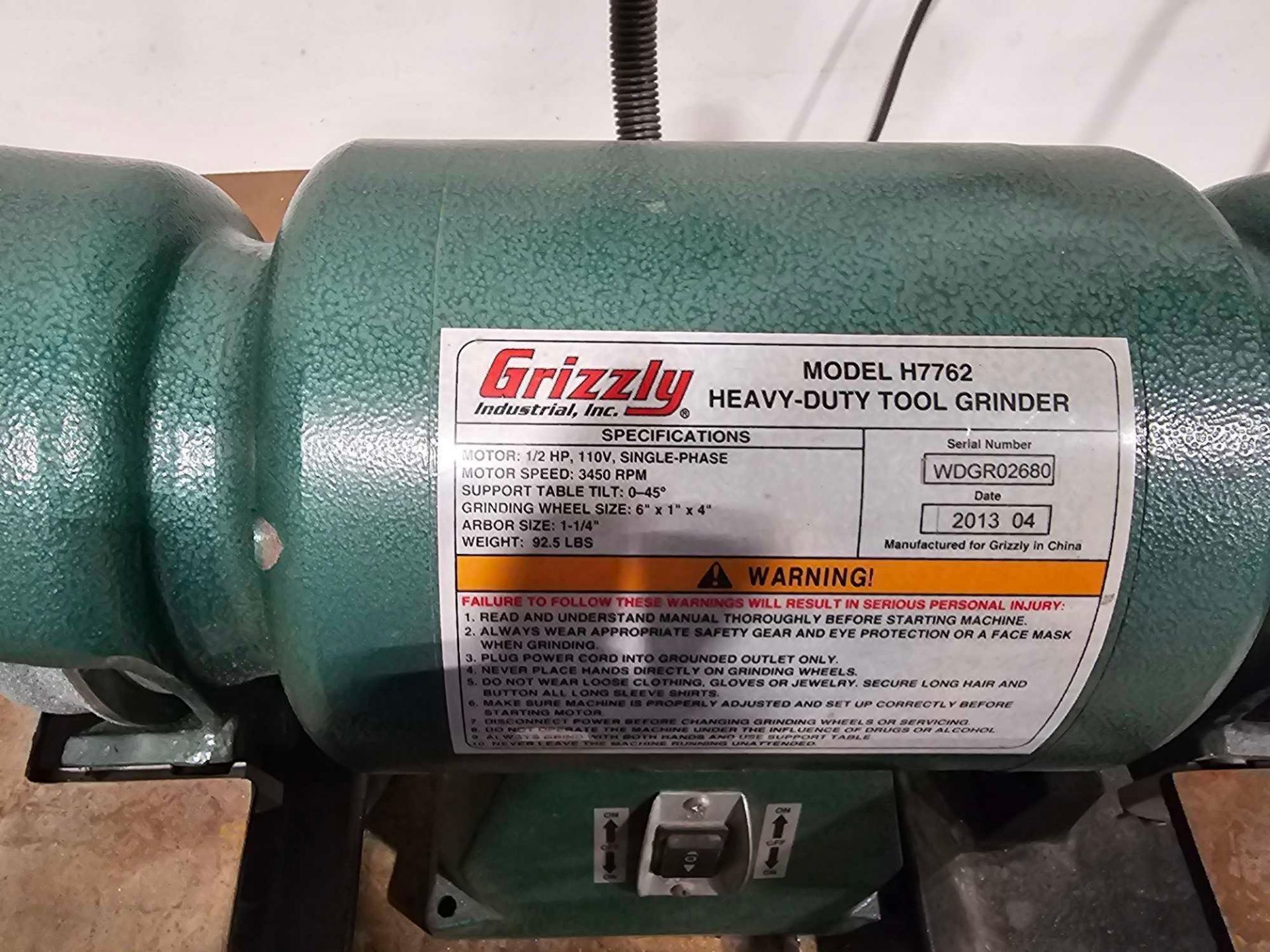 GRIZZLY HEAVY DUTYTOOL GRINDER MODEL H7762 1/2 HP - Image 9 of 9