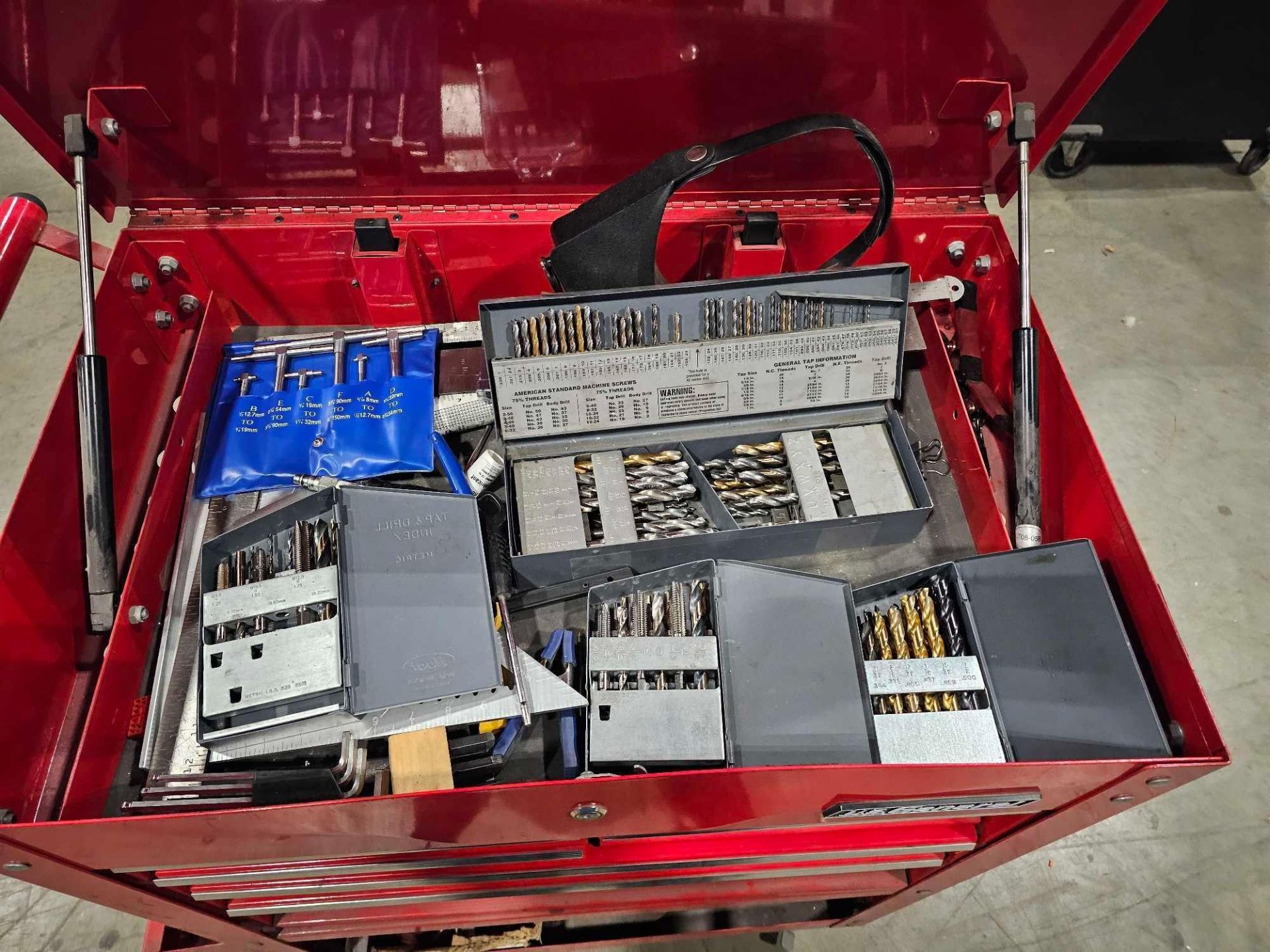 US GENERAL TOOL BOX LOADED WITH TOOLS - Image 5 of 11