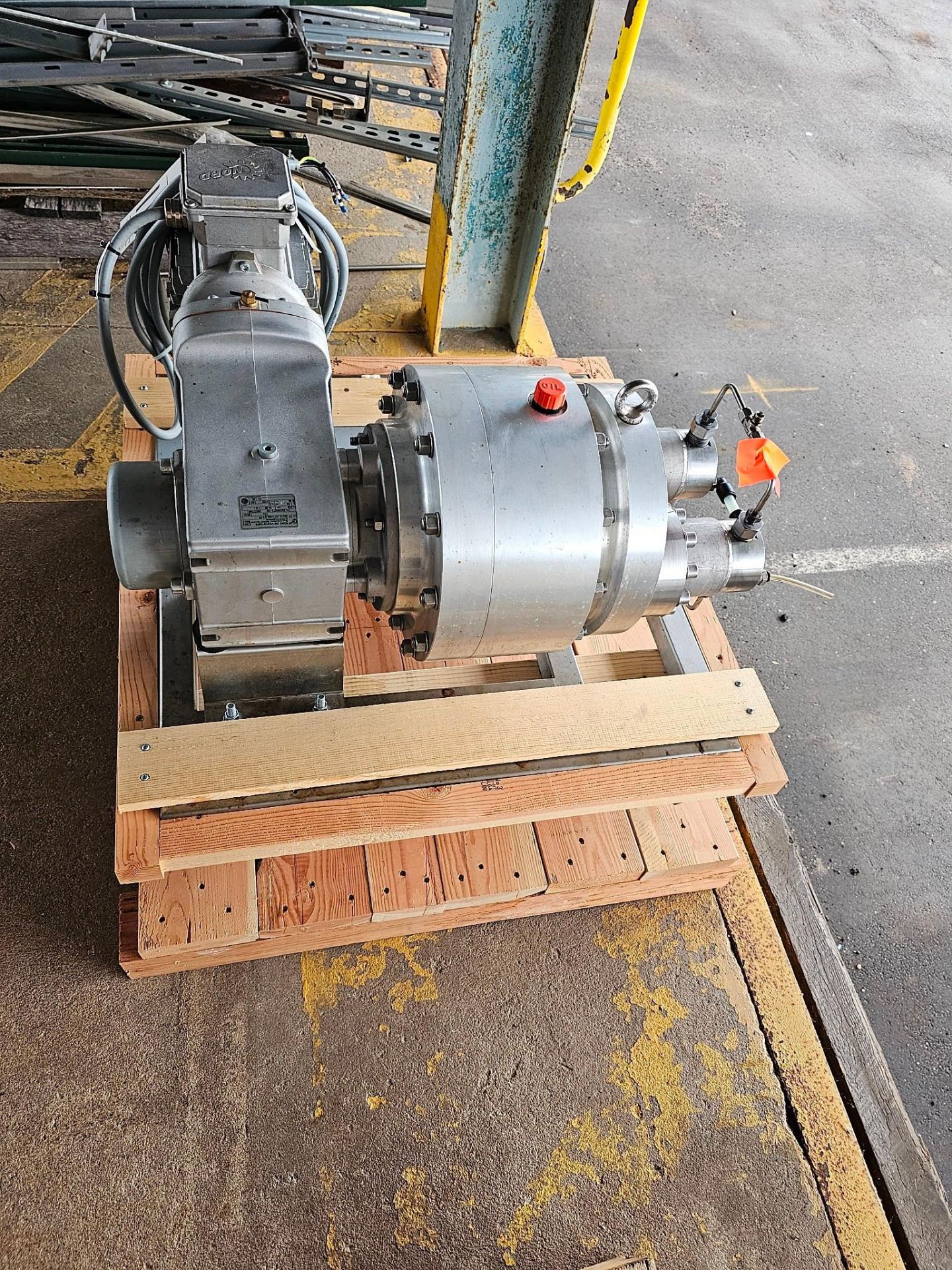 NORD DRIVESYSTEMS SK 92672.1AFH-90LH/ TF HELICAL GEARBOX MFG 2018 - Image 2 of 7