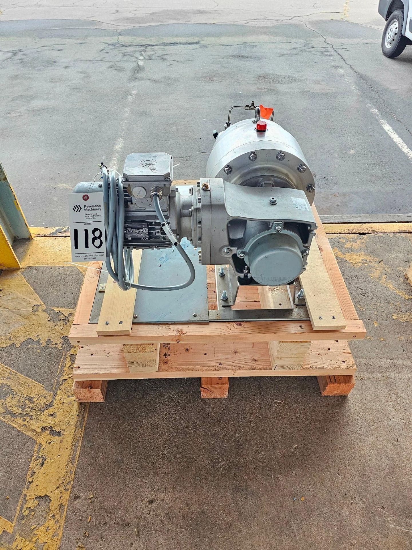 NORD DRIVESYSTEMS SK 92672.1AFH-90LH/ TF HELICAL GEARBOX MFG 2018