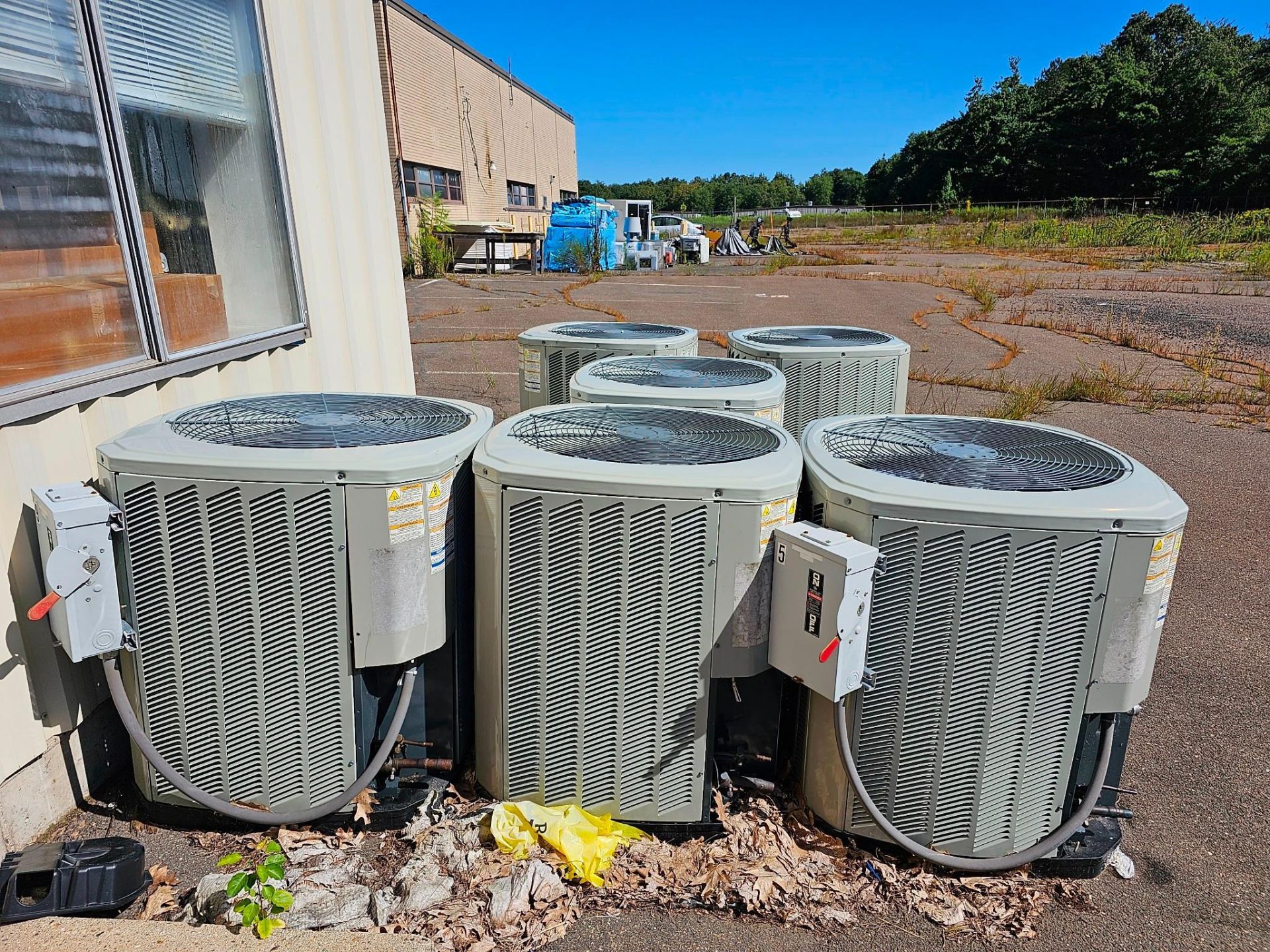 ASSORTED CARRIER, TRANE & INGERSOLL RAND COOLERS/ A/C UNITS - Bild 4 aus 25