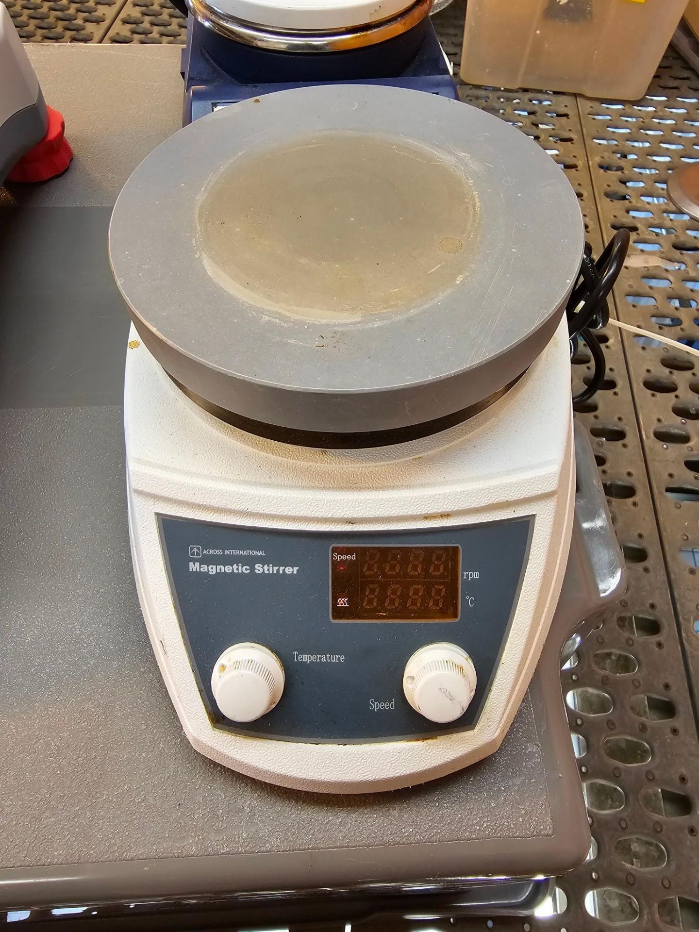 ASSORTED DIGITAL SCALES, MAGNETIC STIRRERS, INDUCTION SEALING MACHINE, FILTER PAPER - Bild 2 aus 19