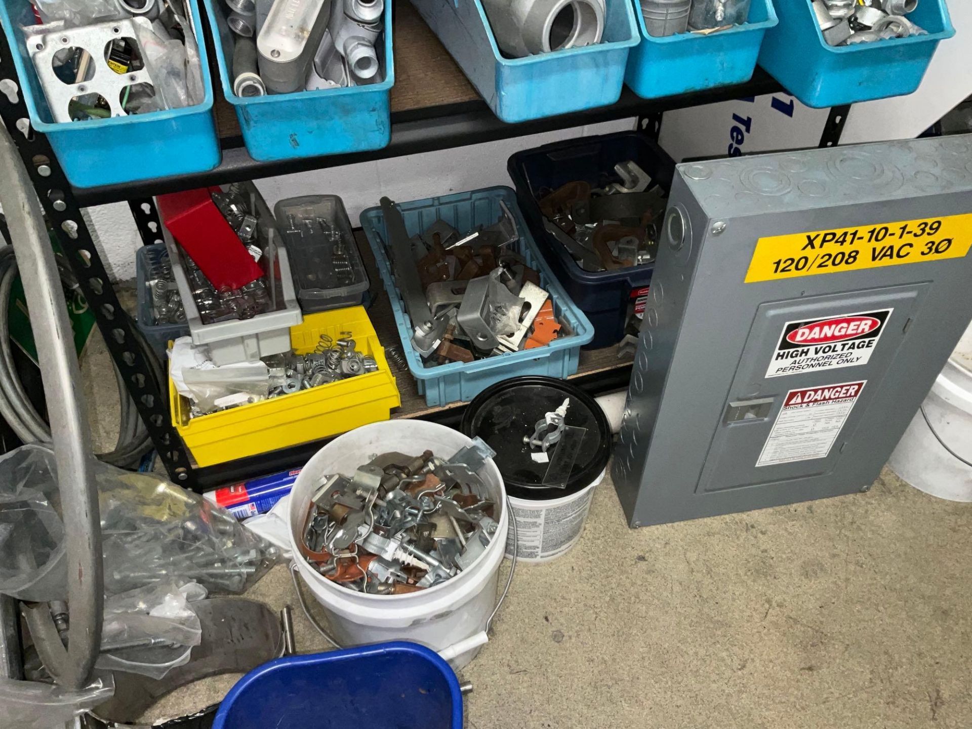 SHELVES WITH CONTENTS, VARIOUS ELECTRICAL ITEMS INCLUDED - Image 8 of 10