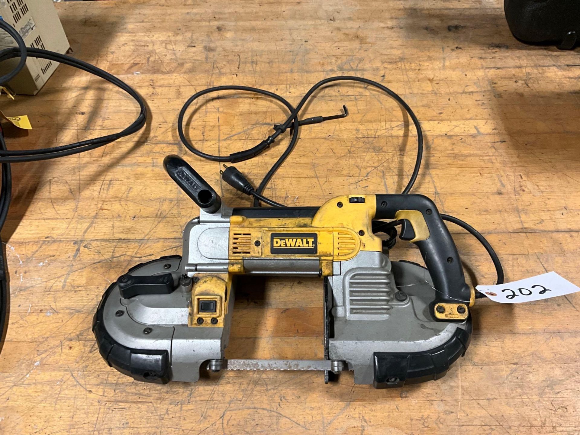 DEWALT DWM120 5" PORTABLE HANDHELD BANDSAW