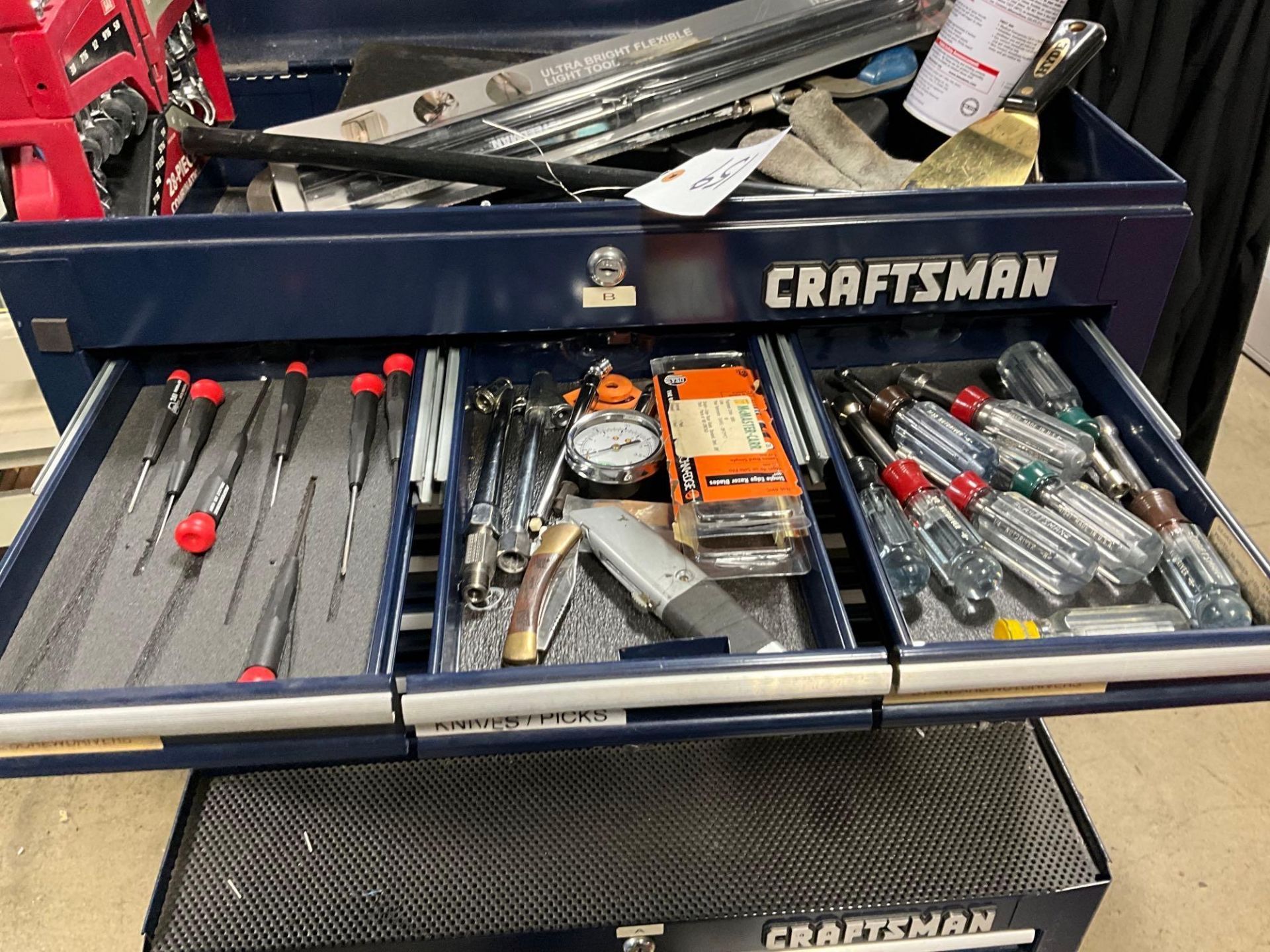 CRAFTSMAN TOOLBOX LOADED WITH TOOLS - Image 5 of 21