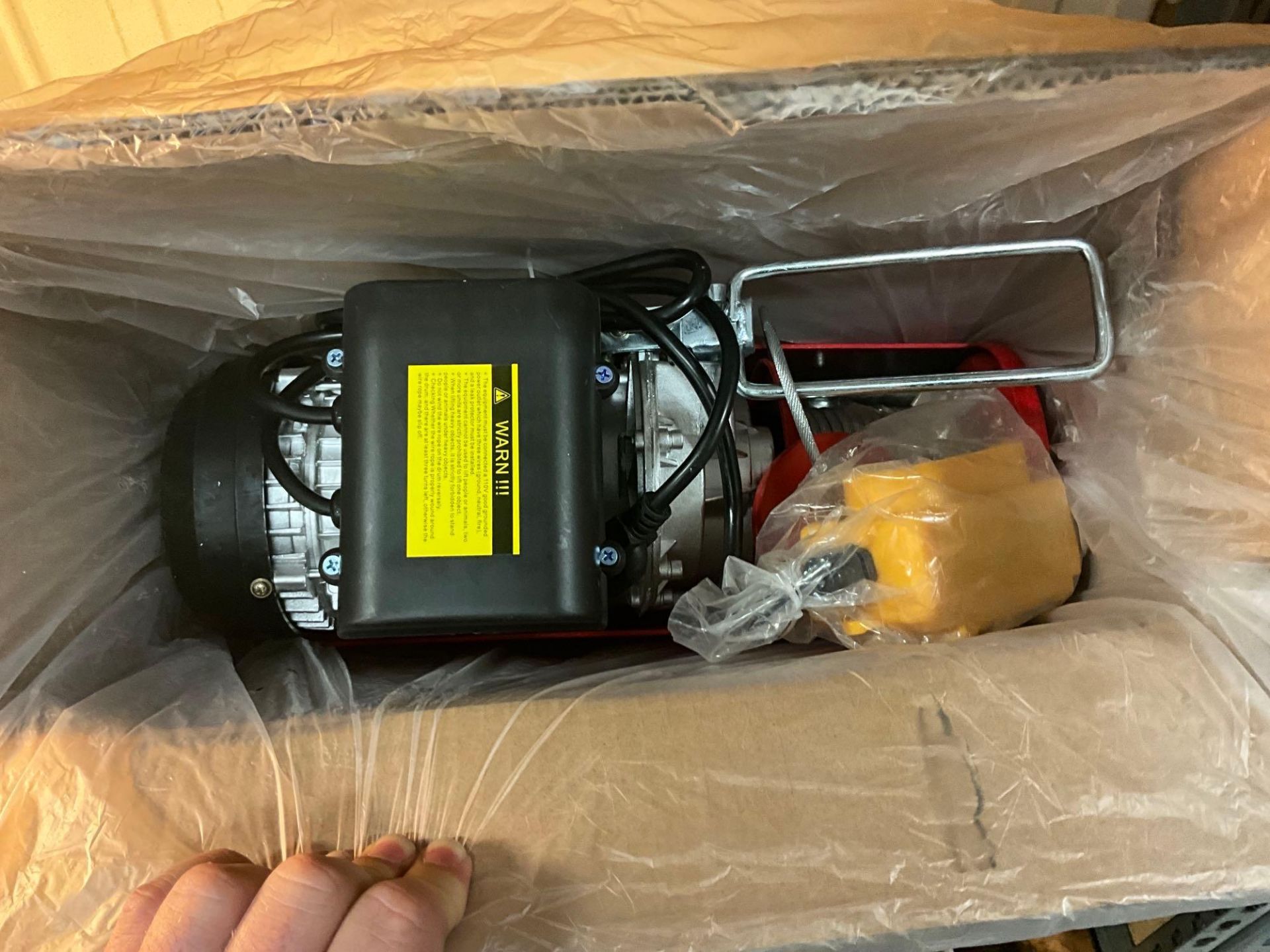 NEW IN BOX ELECTRIC HOIST