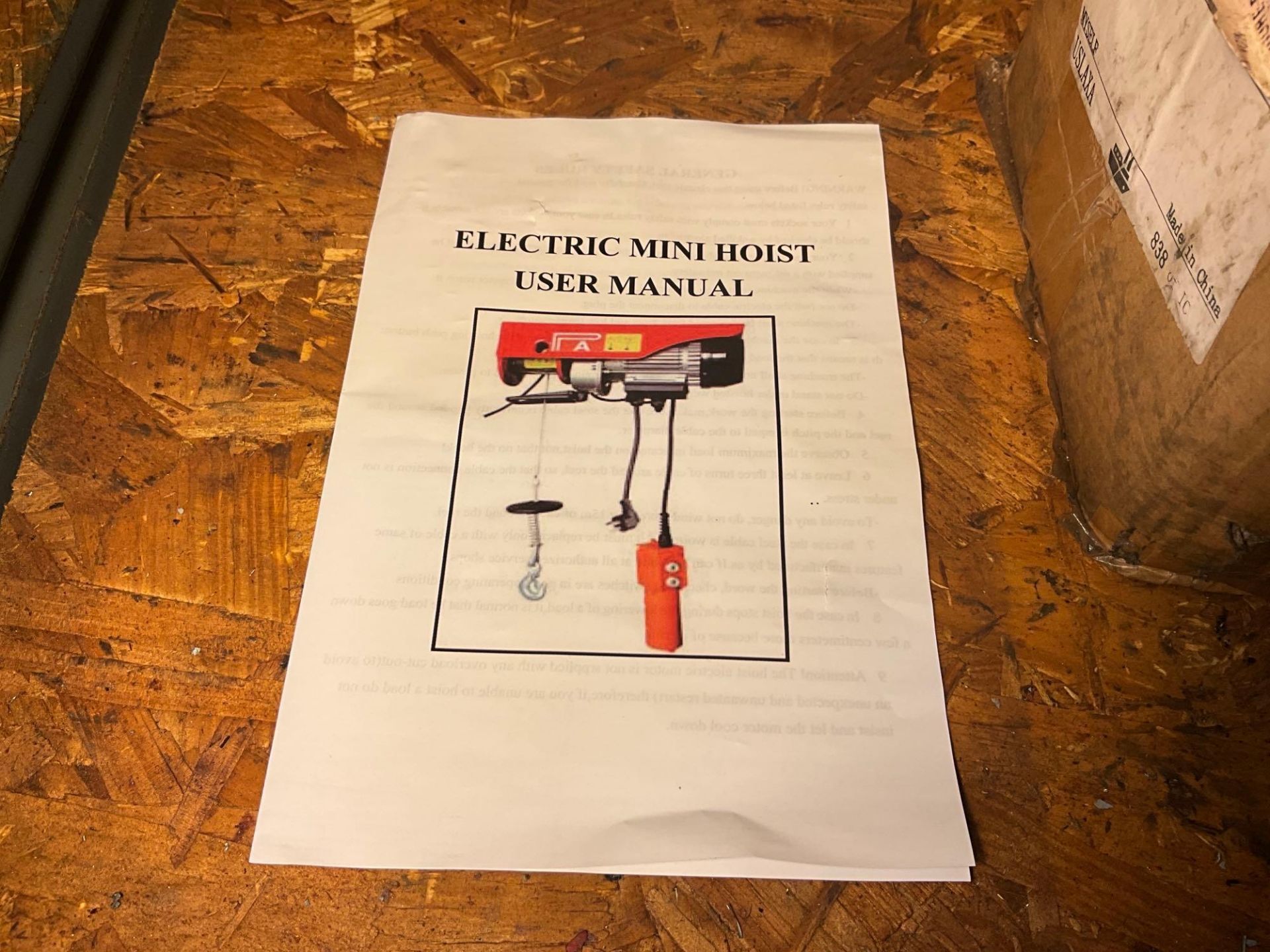 NEW IN BOX ELECTRIC HOIST - Image 5 of 5
