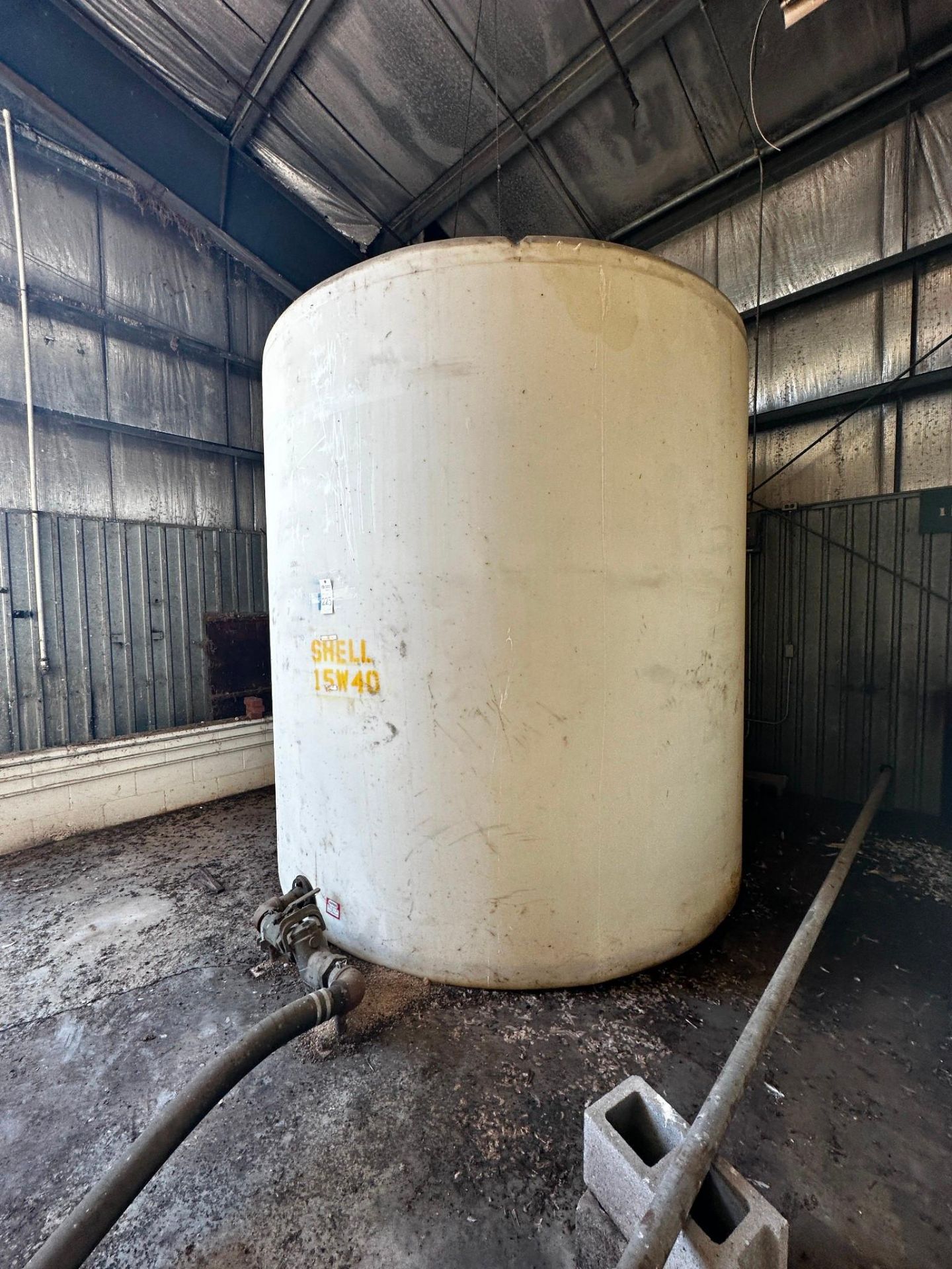 5500 GALLON CAPACITY POLYTANK 10' DIA X 10' TALL. 3" DISCHARGE TOP MANWAY - Image 2 of 3