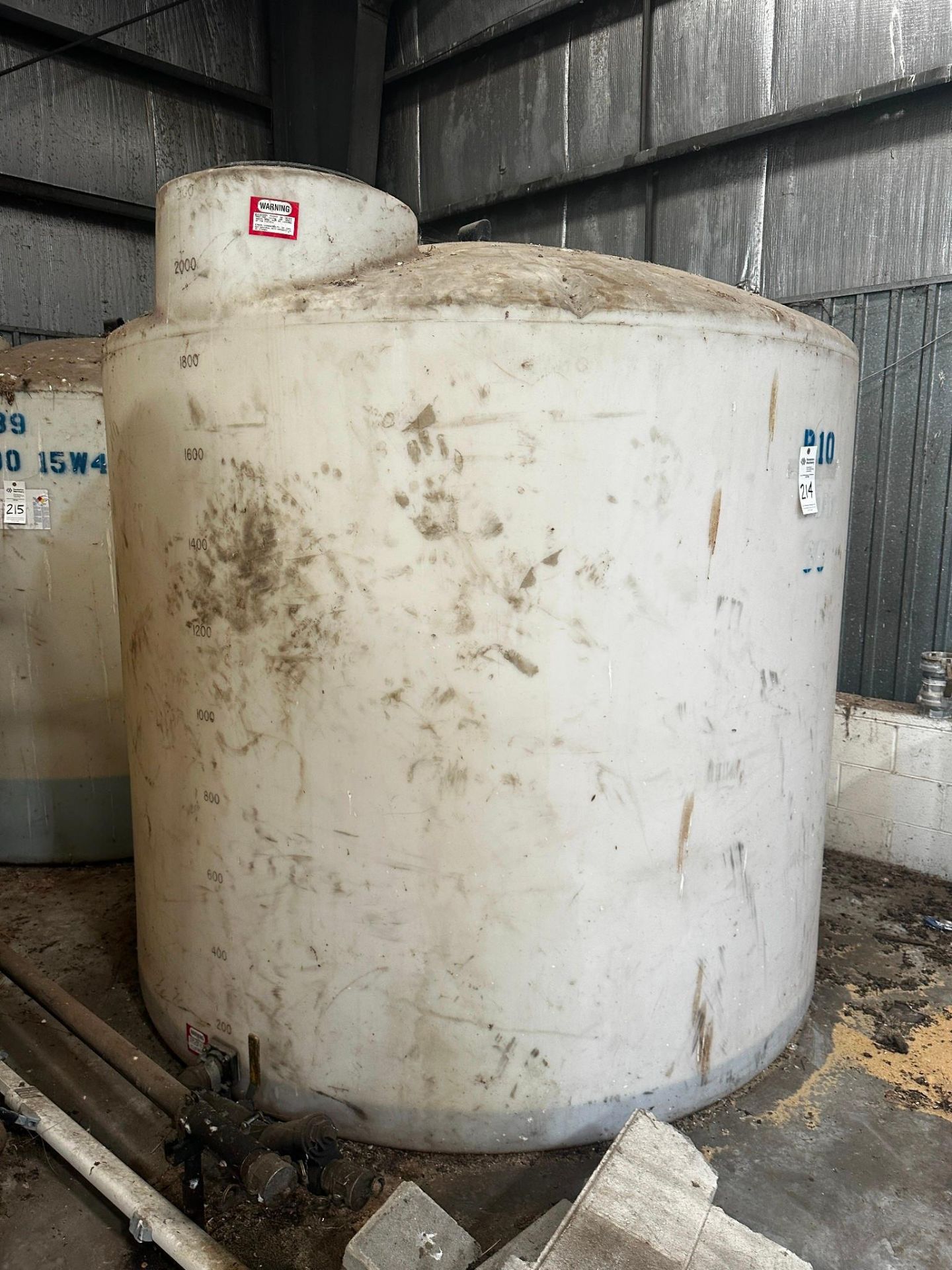 GALLON 2100. POLYTANK 7' DIA X 7' TALL 18" TOP. 2 1/2" DISCHARGE