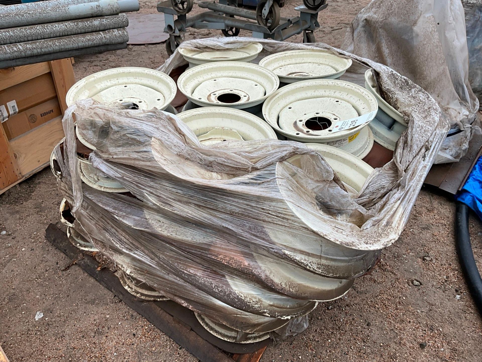 40 TRAILER RIMS 15 X 5