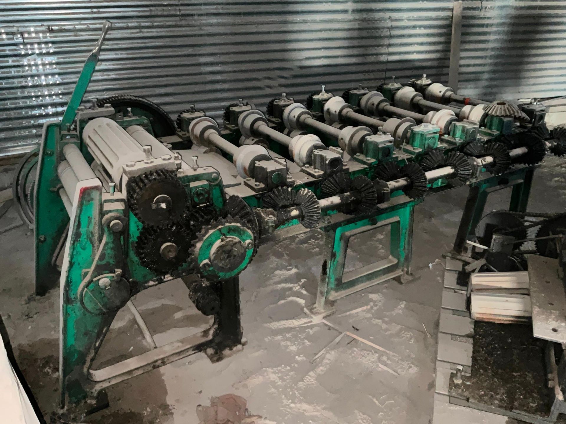 ROLL FORMING MACHINE