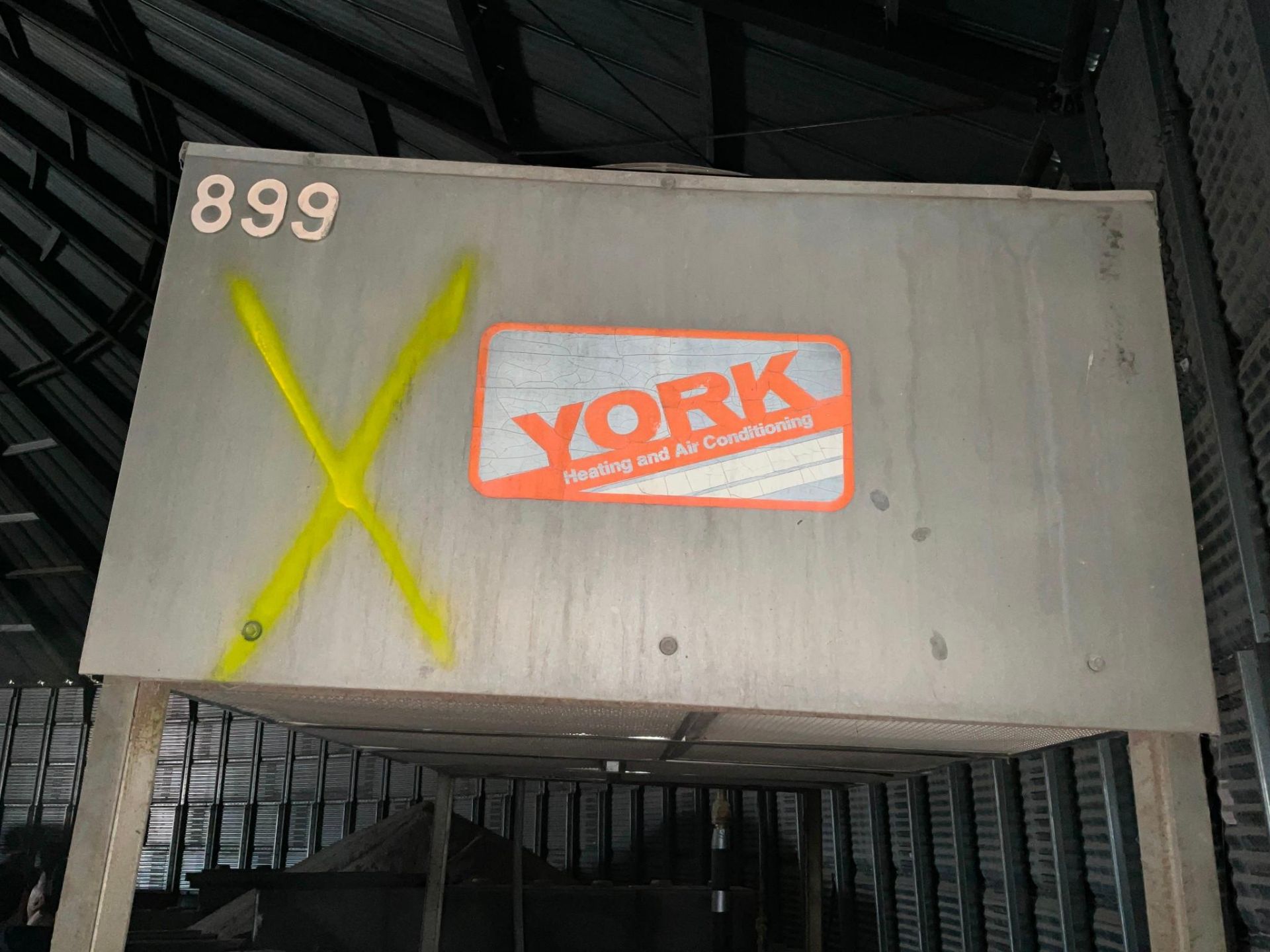 YORK LIQUID CHILLER MACHINE CABINET 92"W X 43"D X 99"H - Image 6 of 12