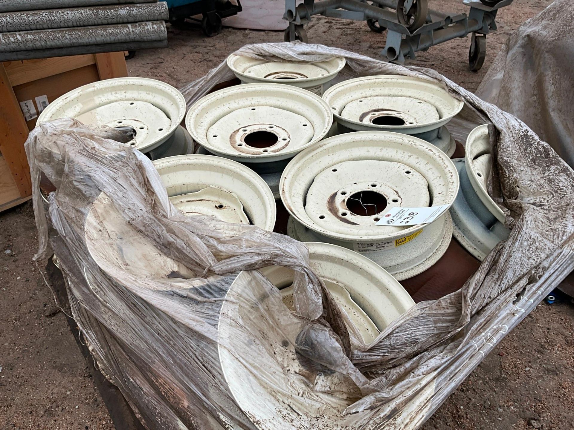 40 TRAILER RIMS 15 X 5 - Image 3 of 4