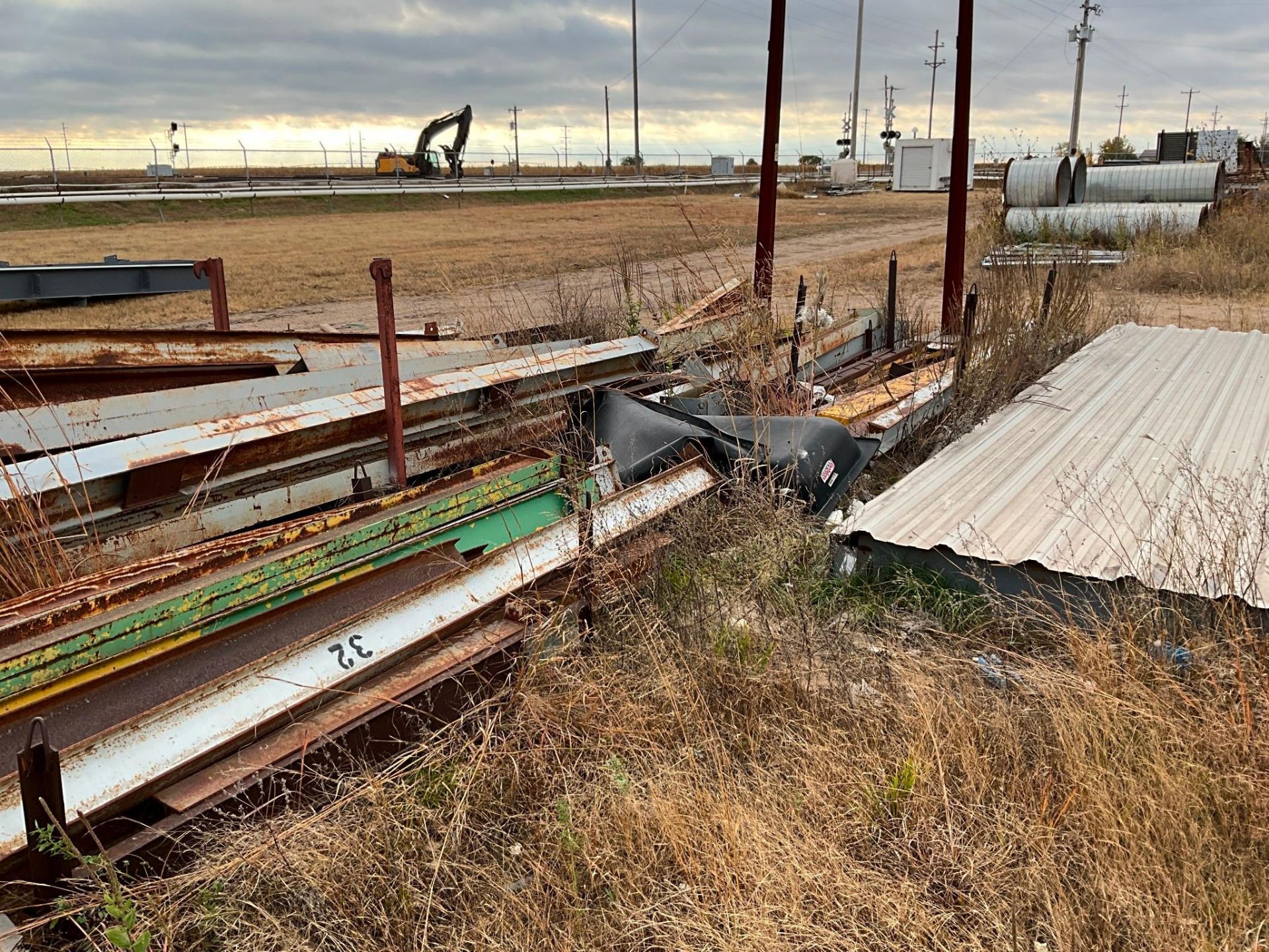 I-BEAMS, 2 BUNDLES, WITH CONVEYOR - Image 3 of 29