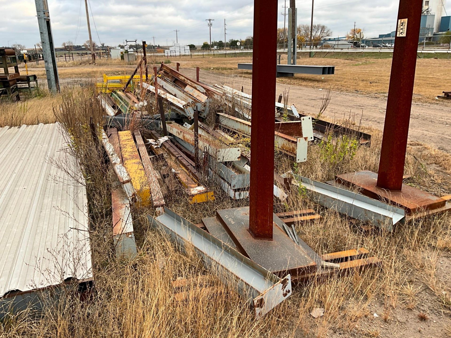 I-BEAMS, 2 BUNDLES, WITH CONVEYOR - Image 23 of 29