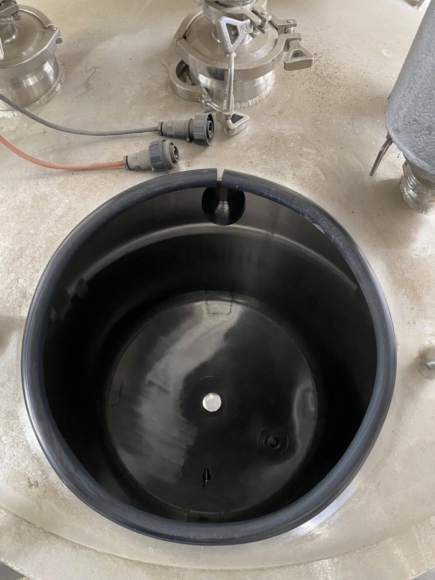 STAINLESS FABRICATION INC. 500 GALLON SS TANK, YEAR 2015 - Image 13 of 23
