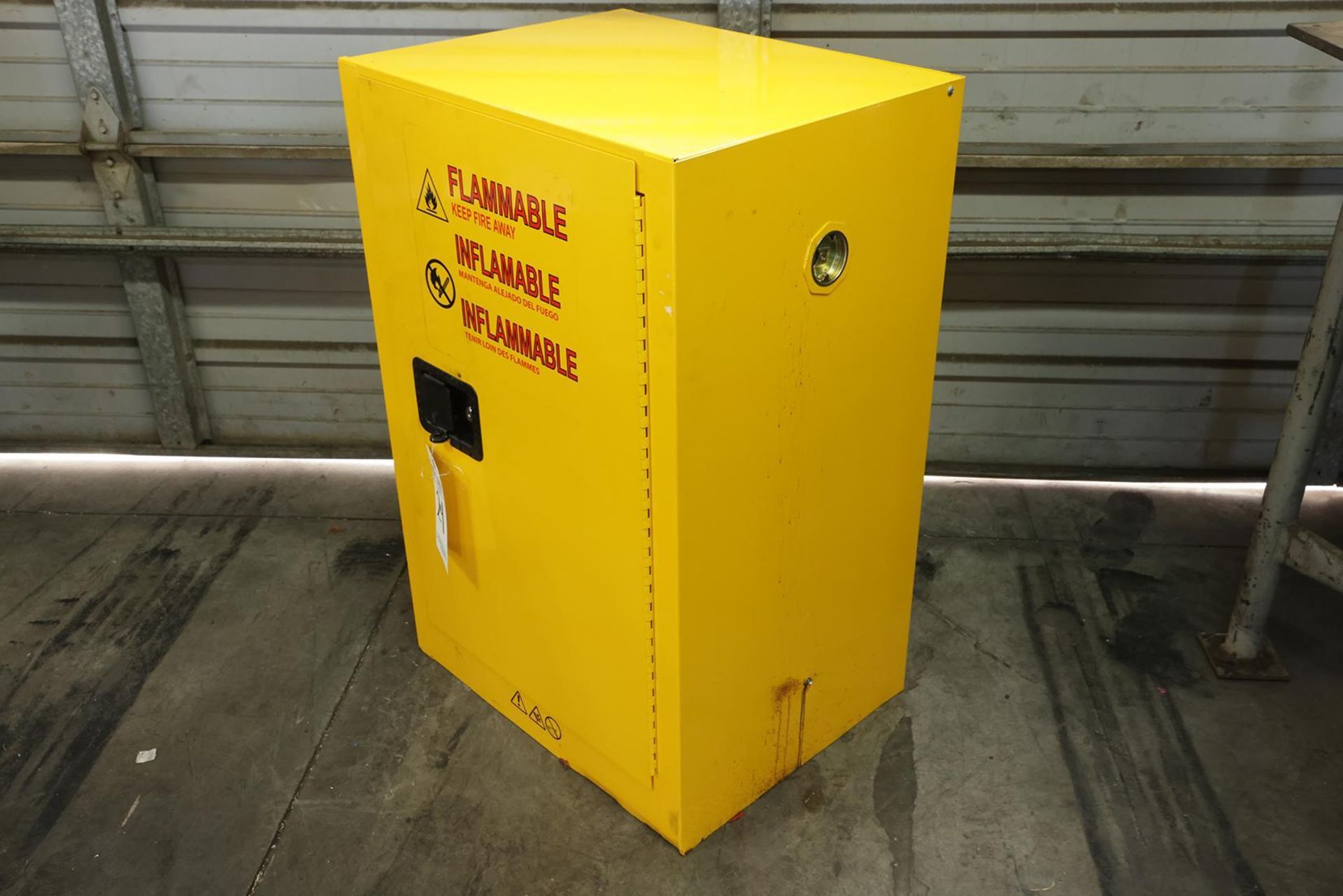 FLAMMABLE STORAGE CABINET - Image 5 of 7