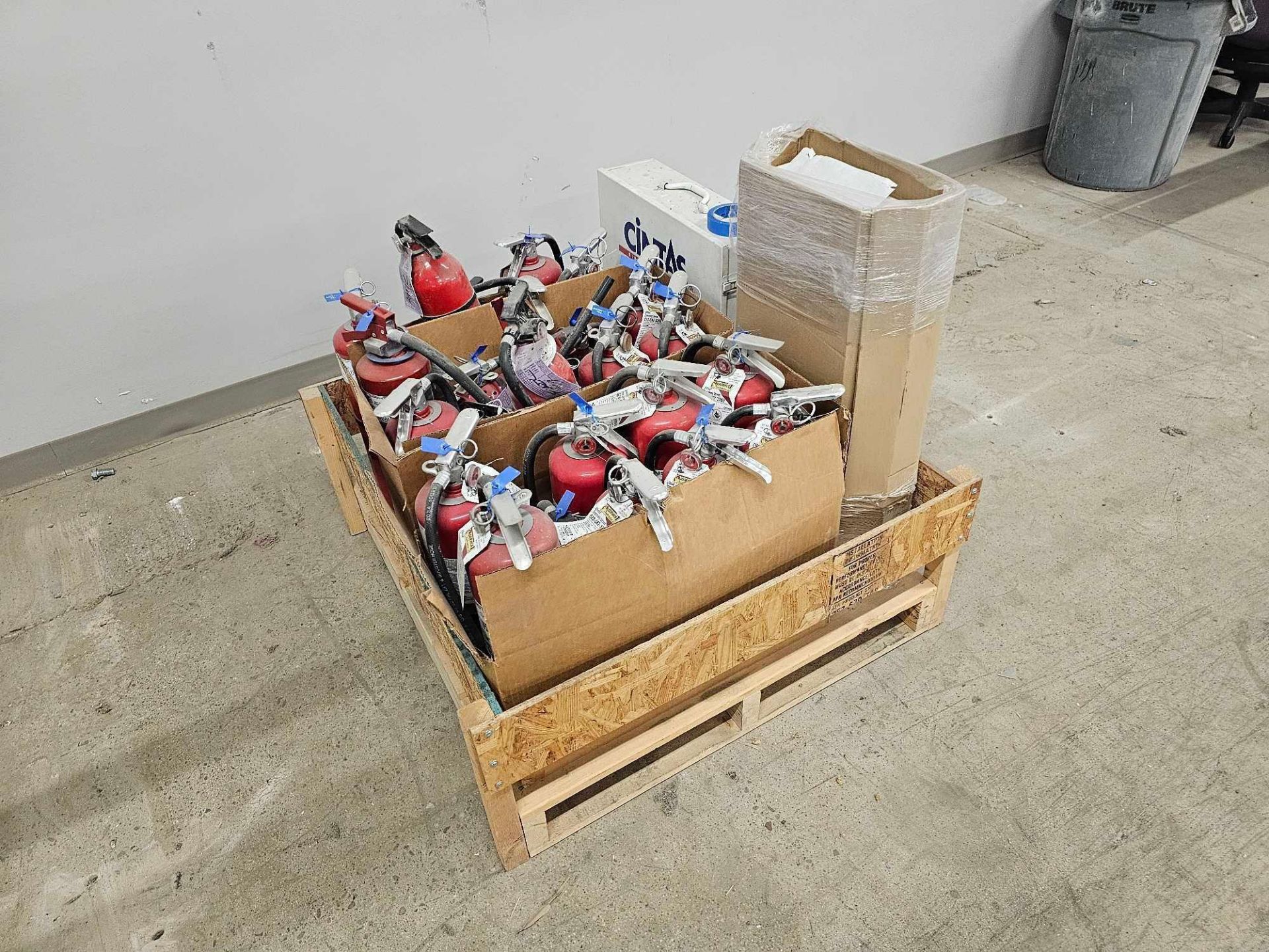 PALLET OF FIRE EXTINGUISHERS AND FIRST AID CABINET - Image 2 of 4
