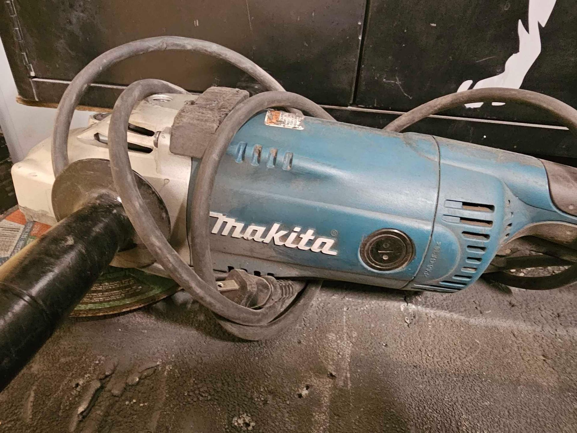 (5) HEAVY DUTY ANGLE GRINDERS, MAKITA, HITACHI - Image 11 of 12