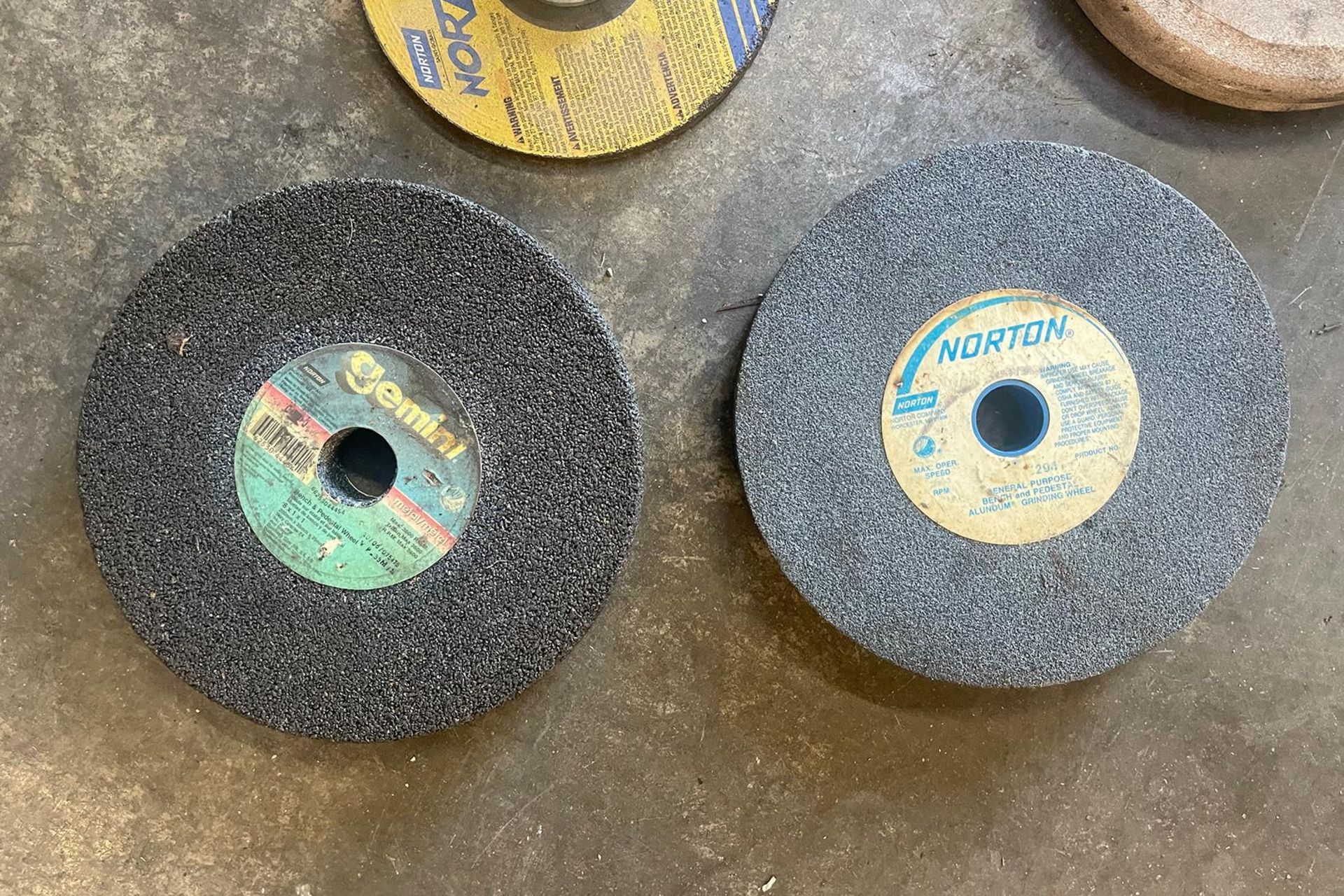 MISC GRINDING WHEELS - Image 3 of 4