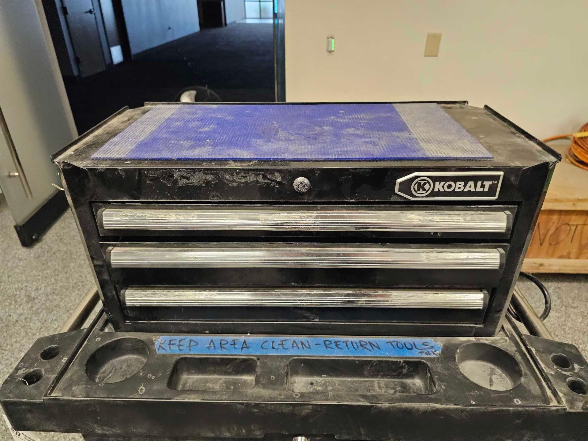 KOBALT ROLLING TOOLBOX WITH CONTENTS - Image 5 of 13