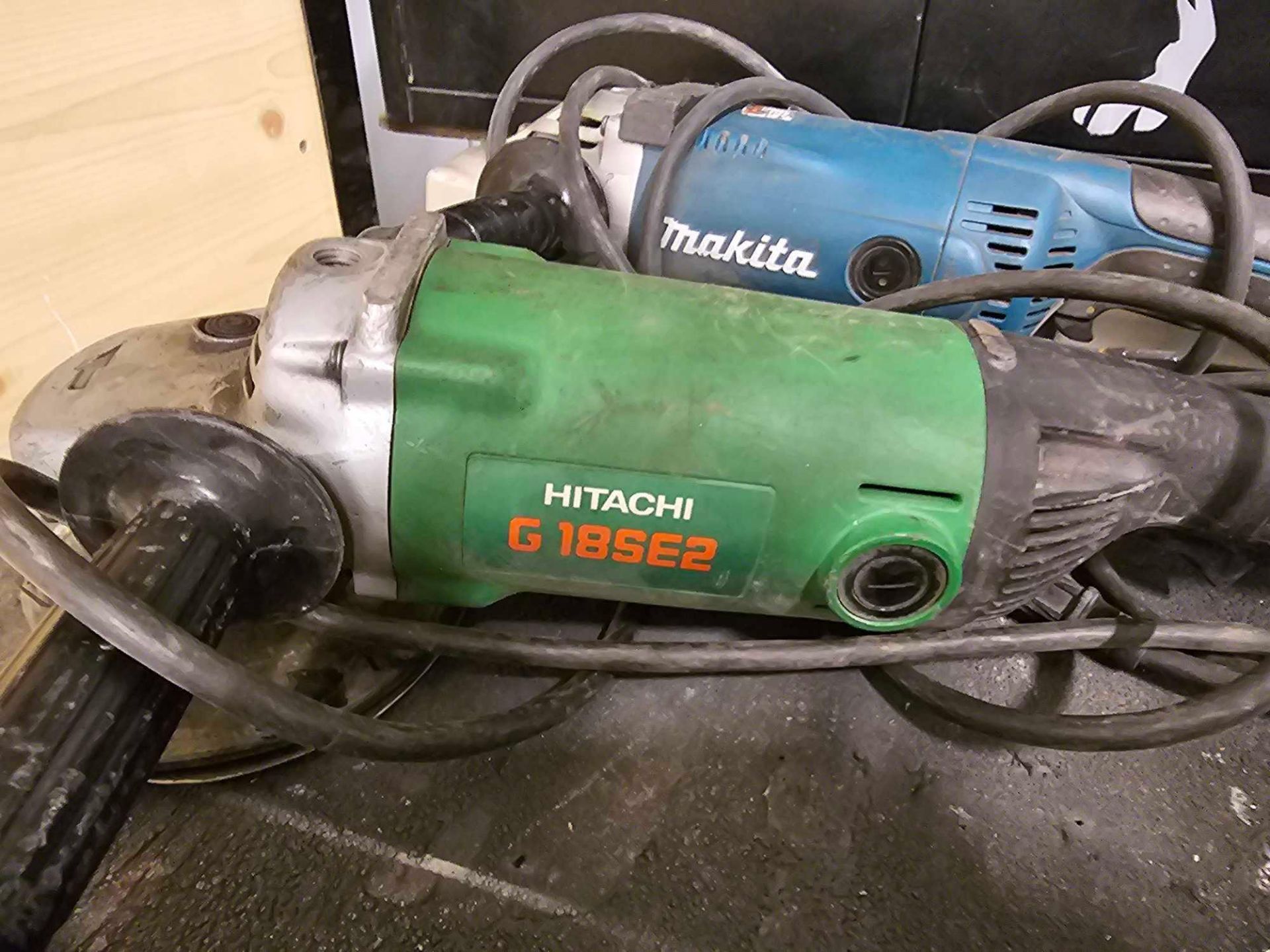 (5) HEAVY DUTY ANGLE GRINDERS, MAKITA, HITACHI - Image 9 of 12