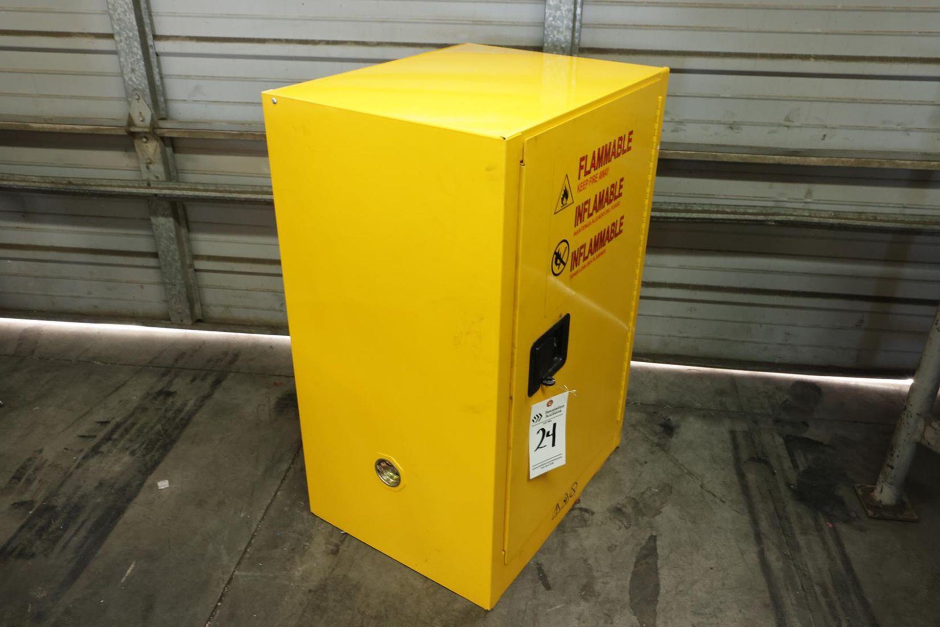FLAMMABLE STORAGE CABINET - Image 4 of 7