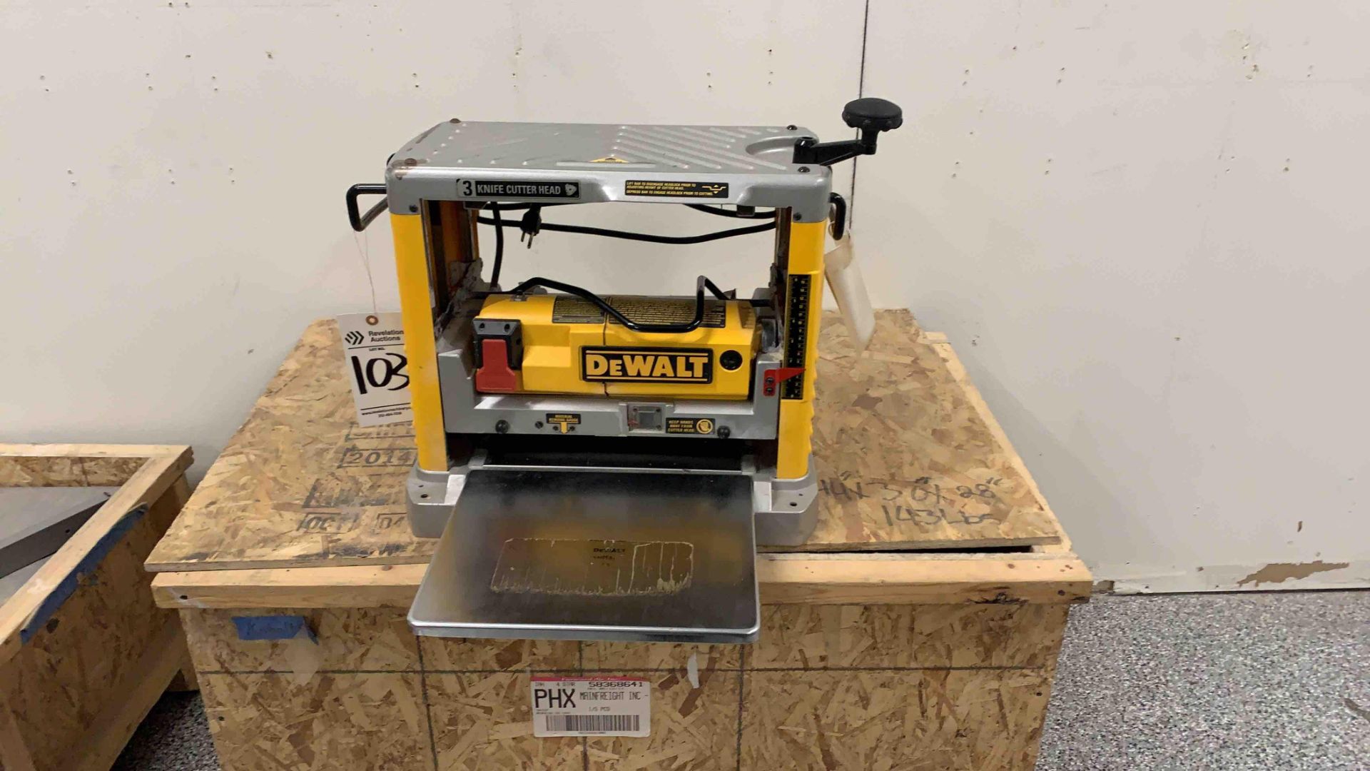 DEWALT DW734 12-1/2" THICKNESS PLANER