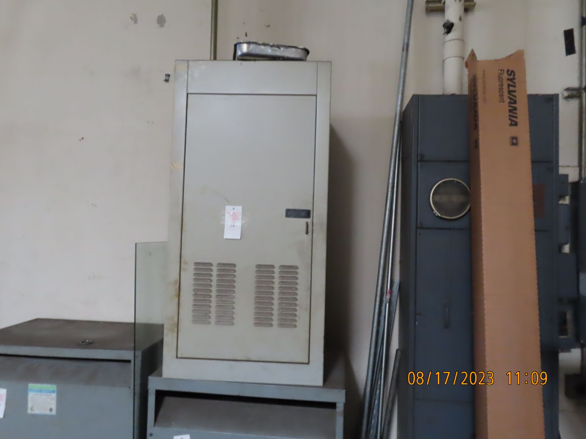 Metal Electrical Cabinet - Image 2 of 3