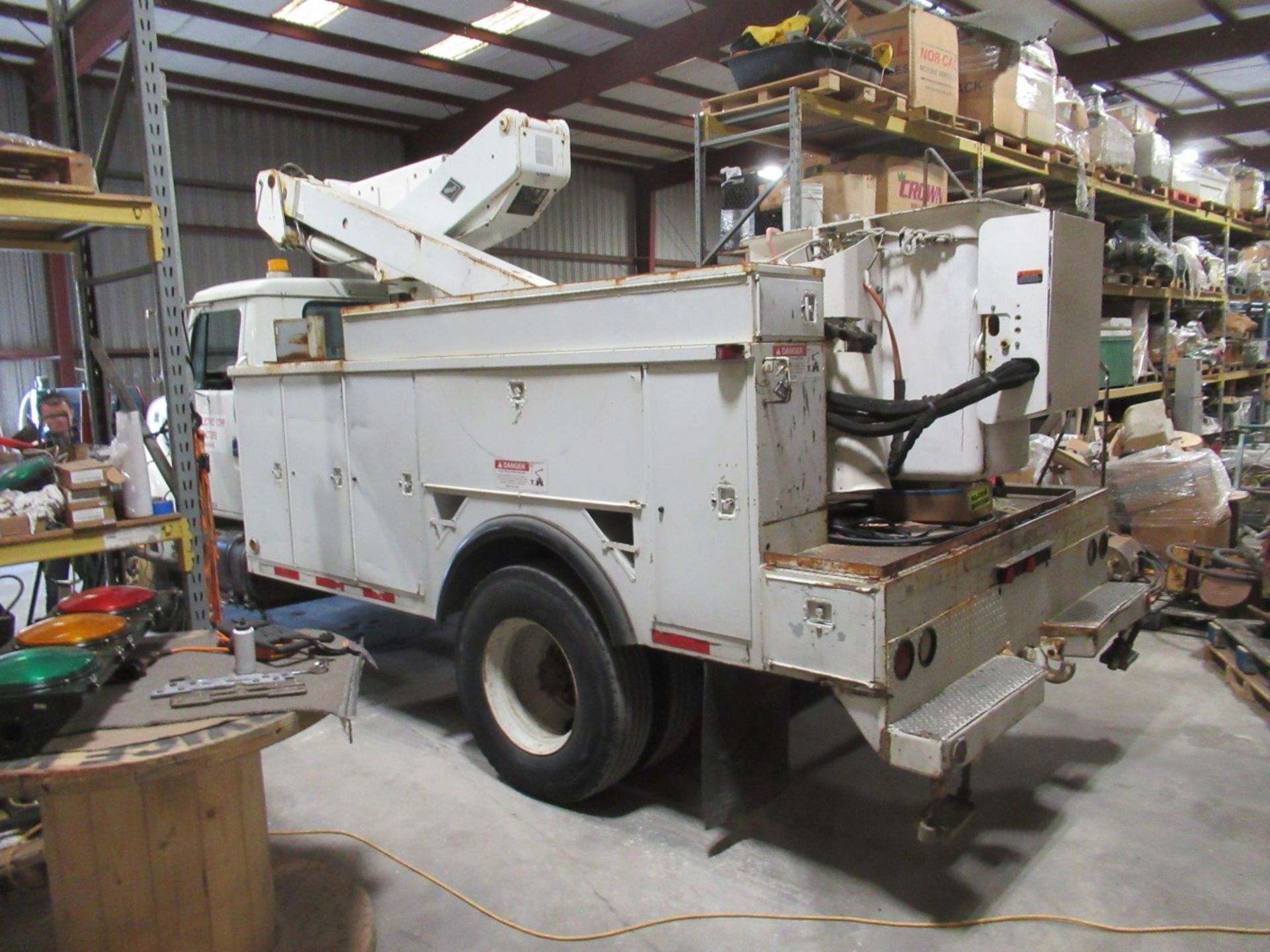 Bucket Truck - Image 3 of 8