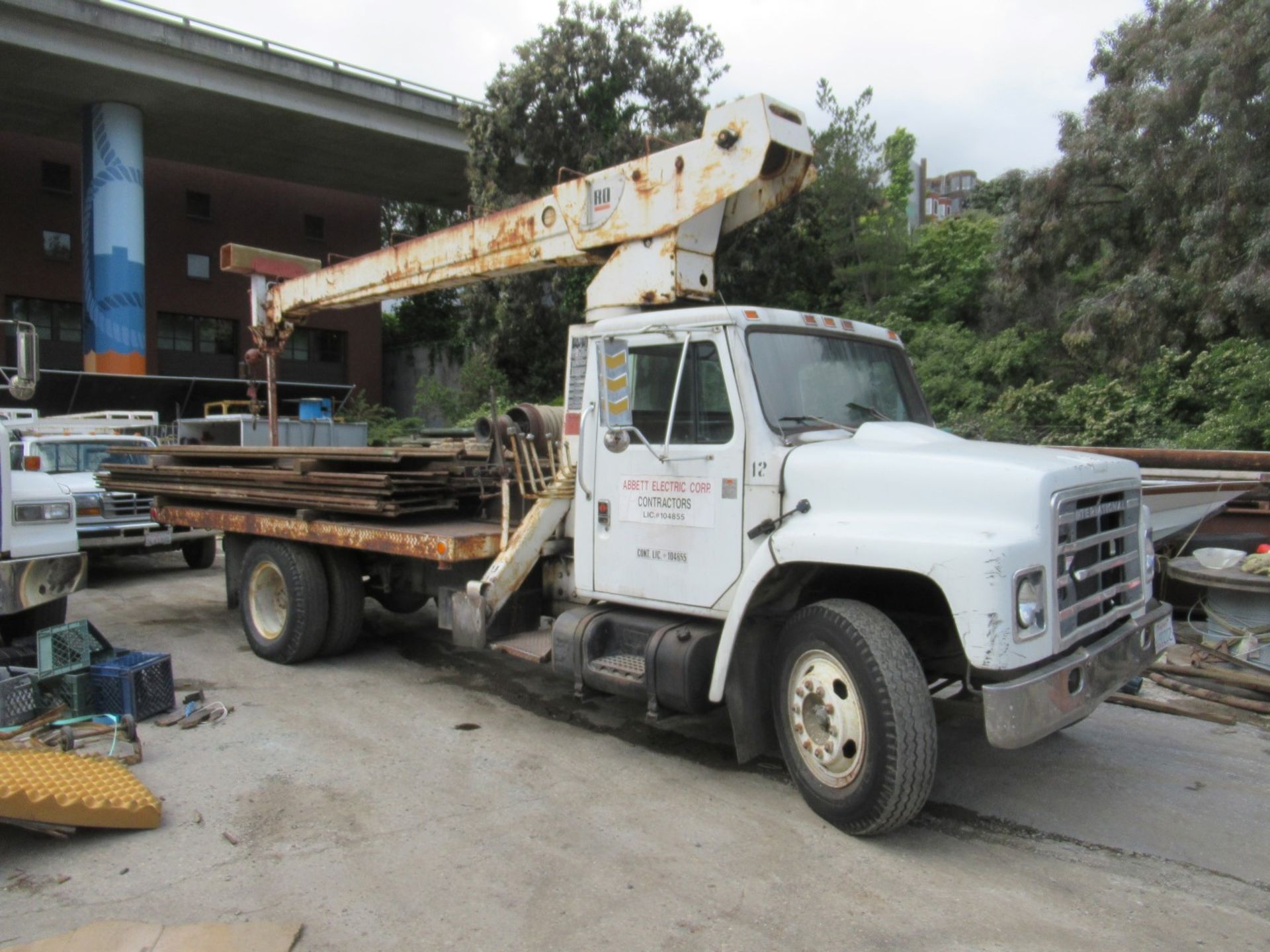 Flatbed Boom Truck