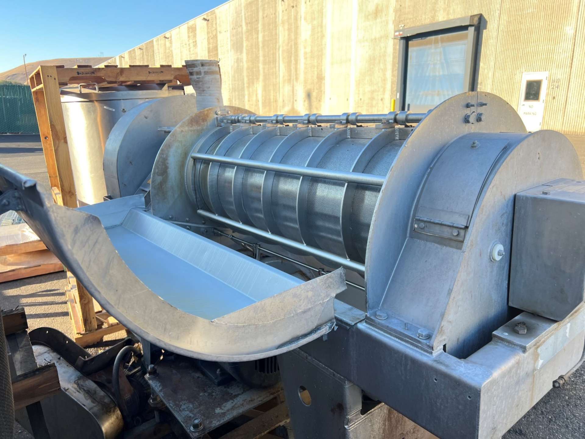 Brown Model 5200 stainless pulper/finisher, rated for approx 31ton/hr ...