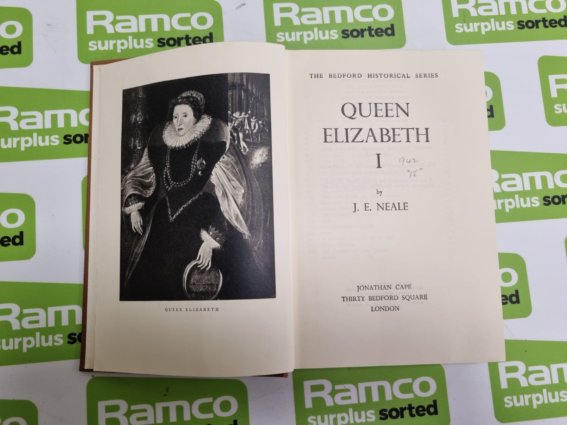 Queen Elizabeth 1 : J.E.Neale - Published London 1958, Henry VIII and the Reformation : H.Maynard - Bild 3 aus 13