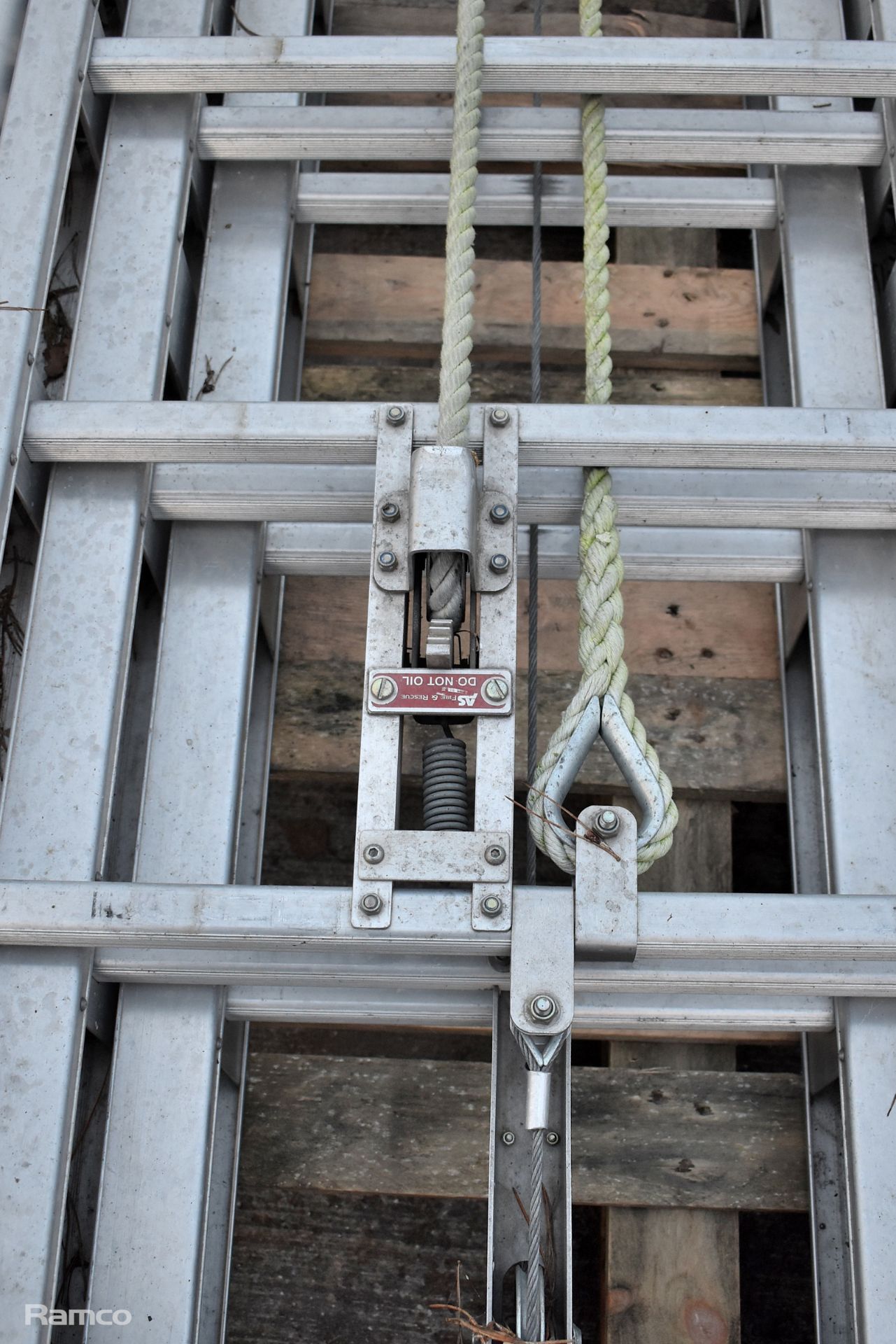 Ex - Fire & Rescue rope-operated triple extension ladder with stabilising support poles - Image 4 of 6