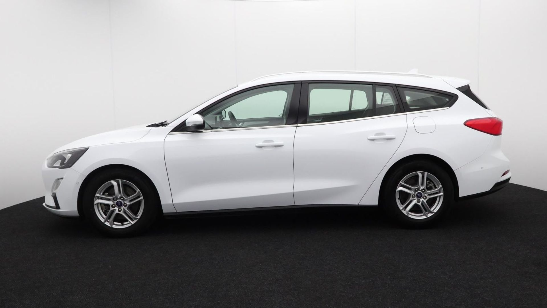 2019 Ford Focus Eco Blue Estate - LG69 YZF - 13167 miles - details in description - Image 10 of 43