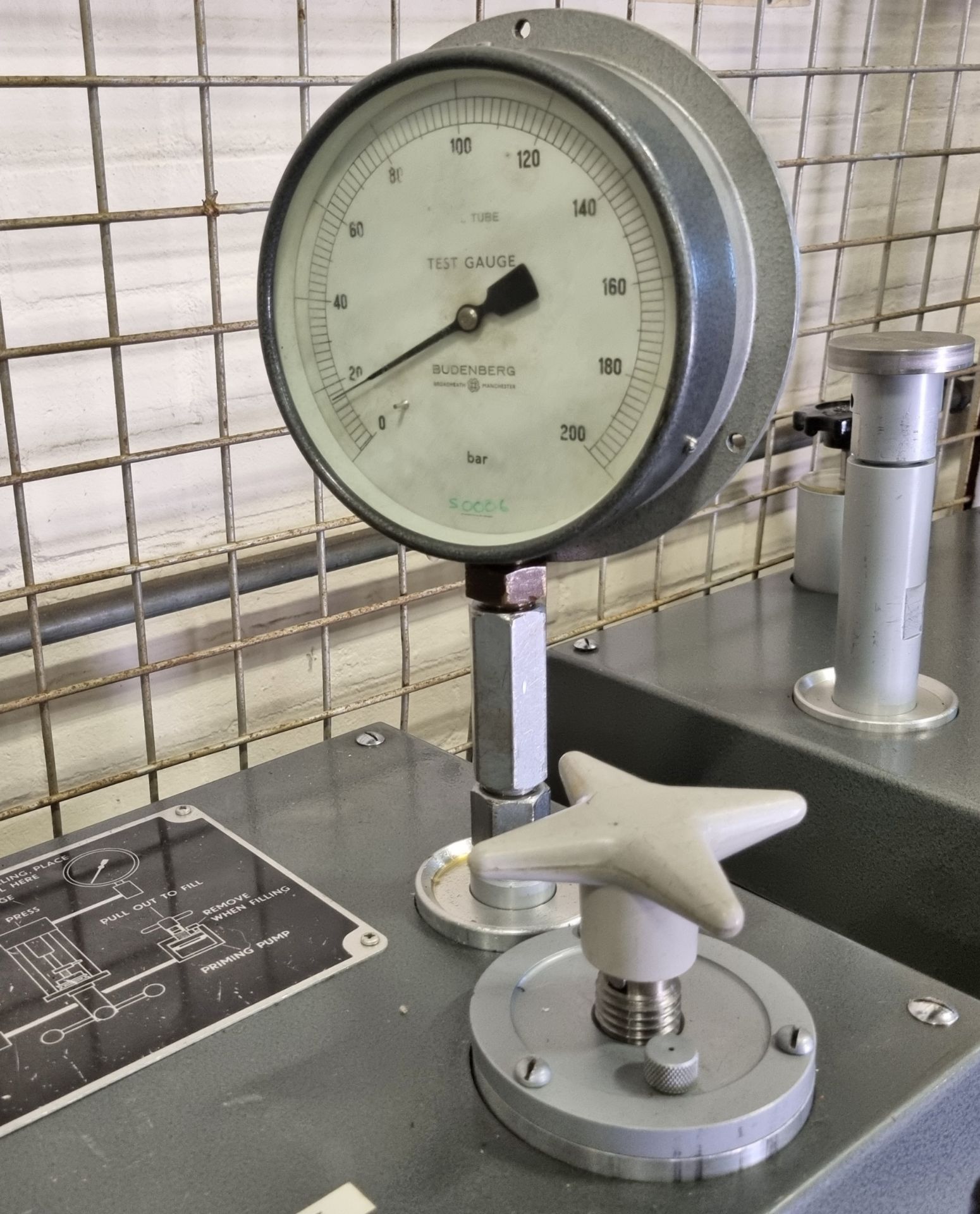 Budenberg hydraulic dead weight pressure tester with measuring weights of assorted sizes - Image 4 of 6