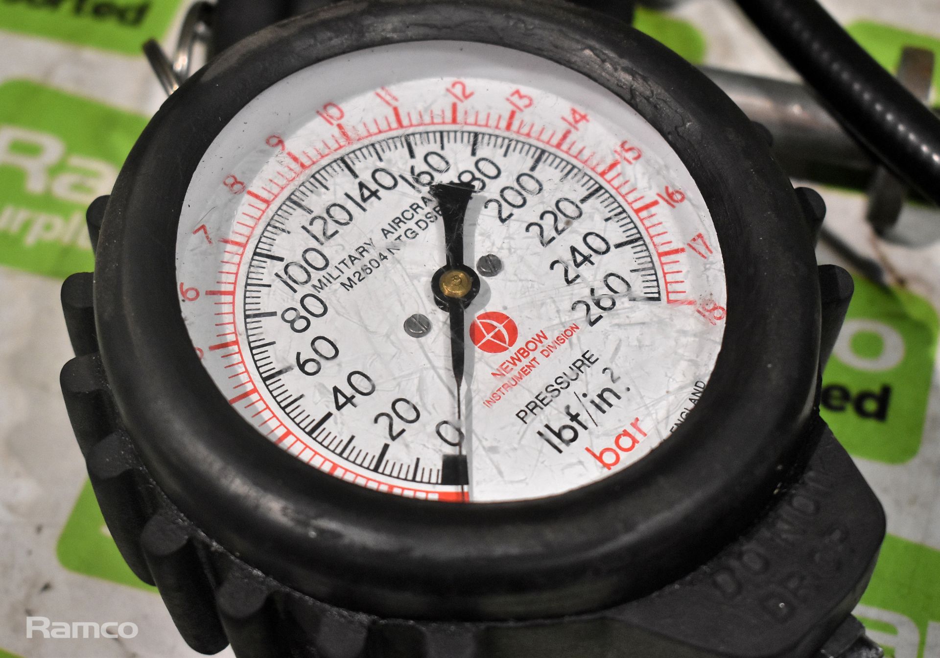 2x Newbow BA2604 tyre pressure gauges - Image 3 of 3