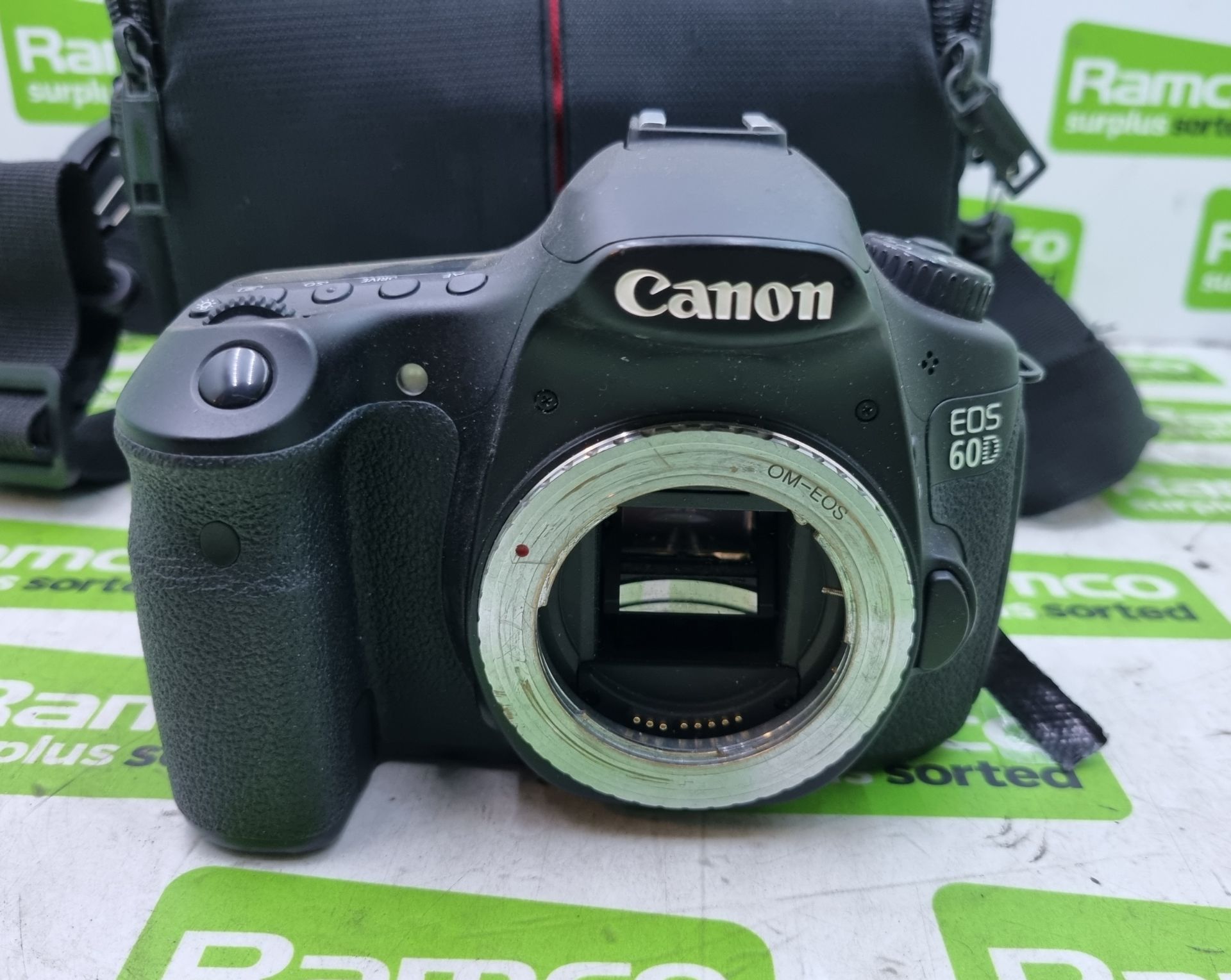 Canon EOS 60D camera with carry case - body only - Image 2 of 7
