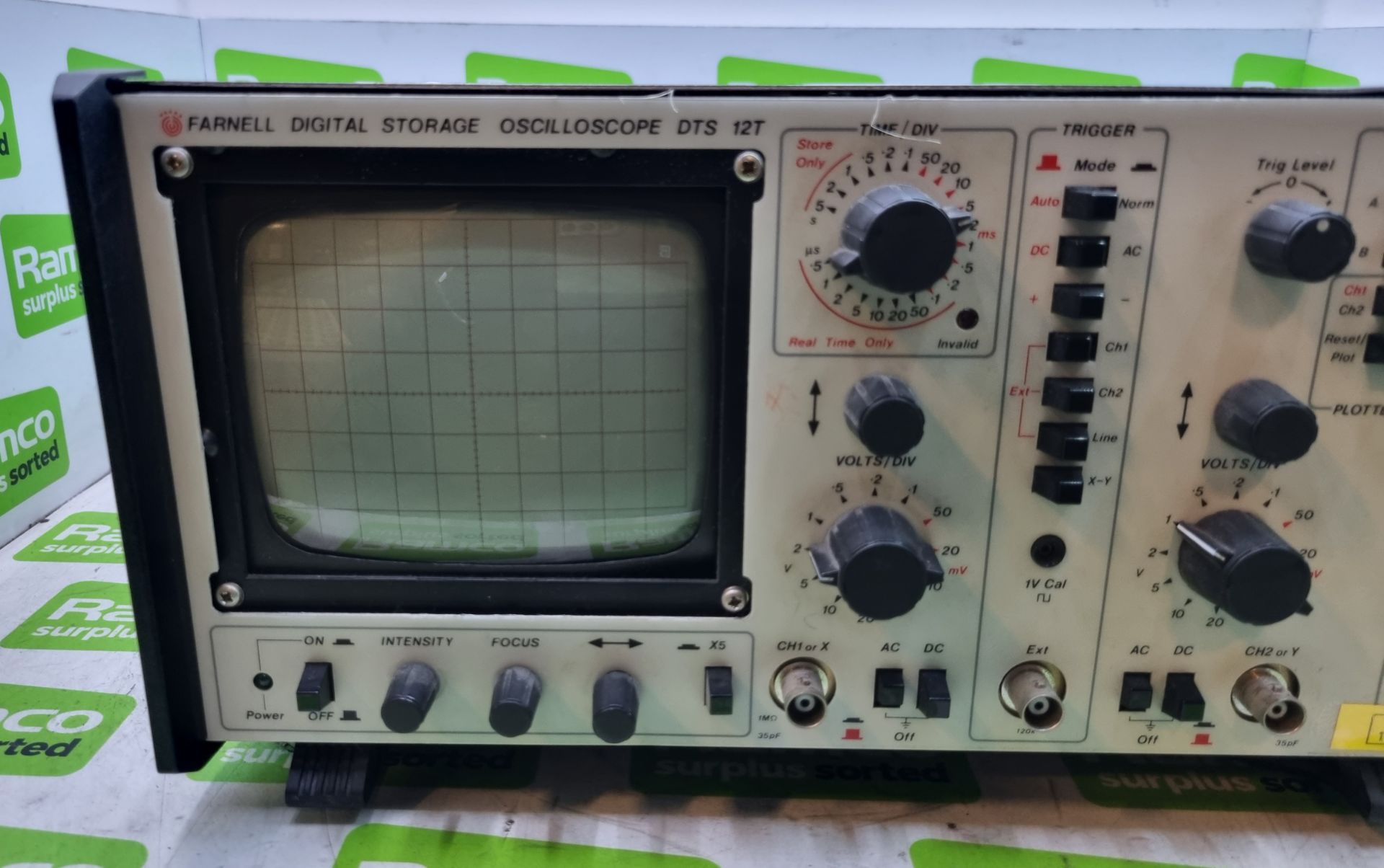 Farnell DTS 12T digital storage oscilloscope - Image 2 of 5