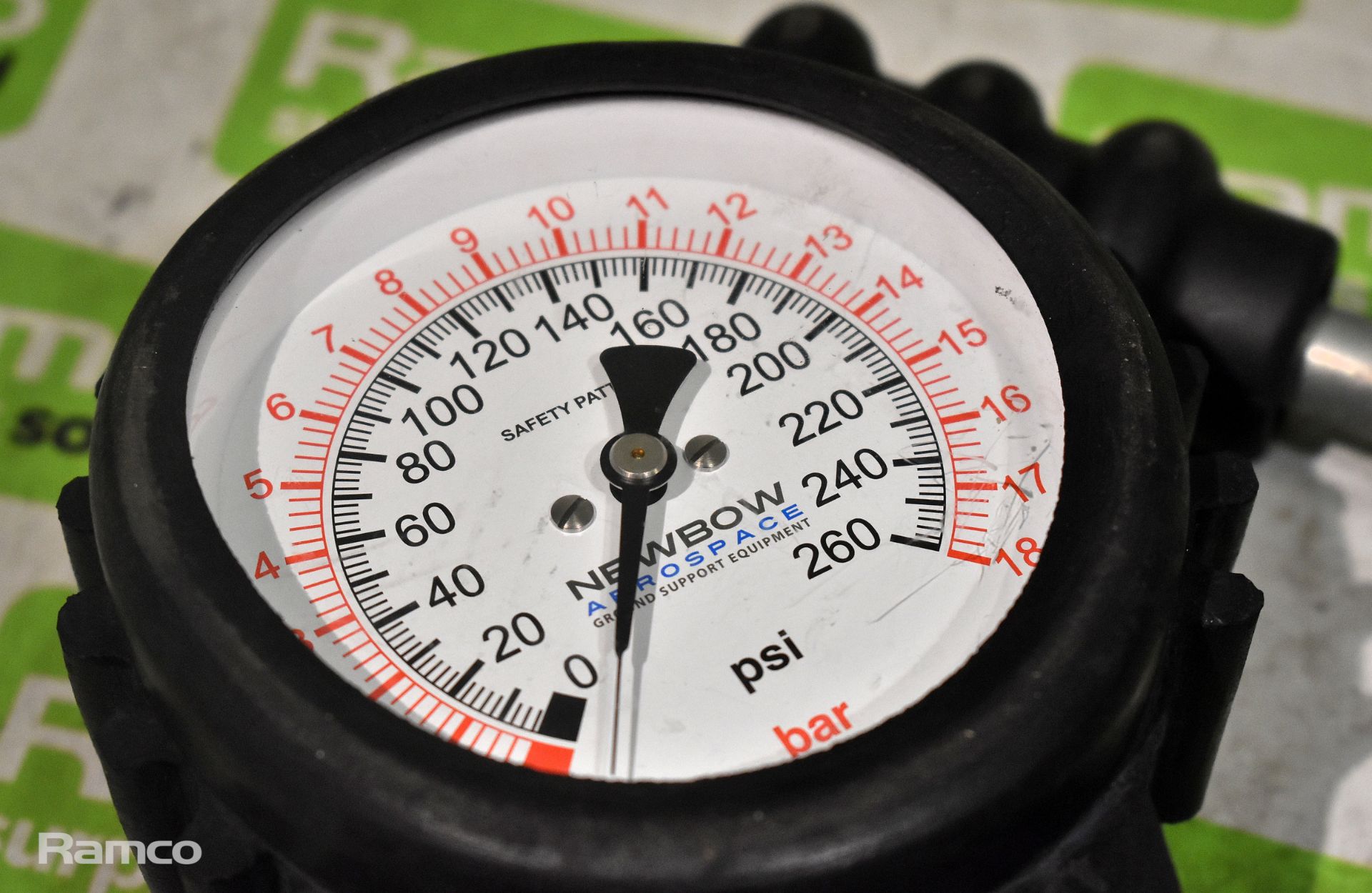 2x Newbow BA2604 tyre pressure gauges - Image 2 of 3