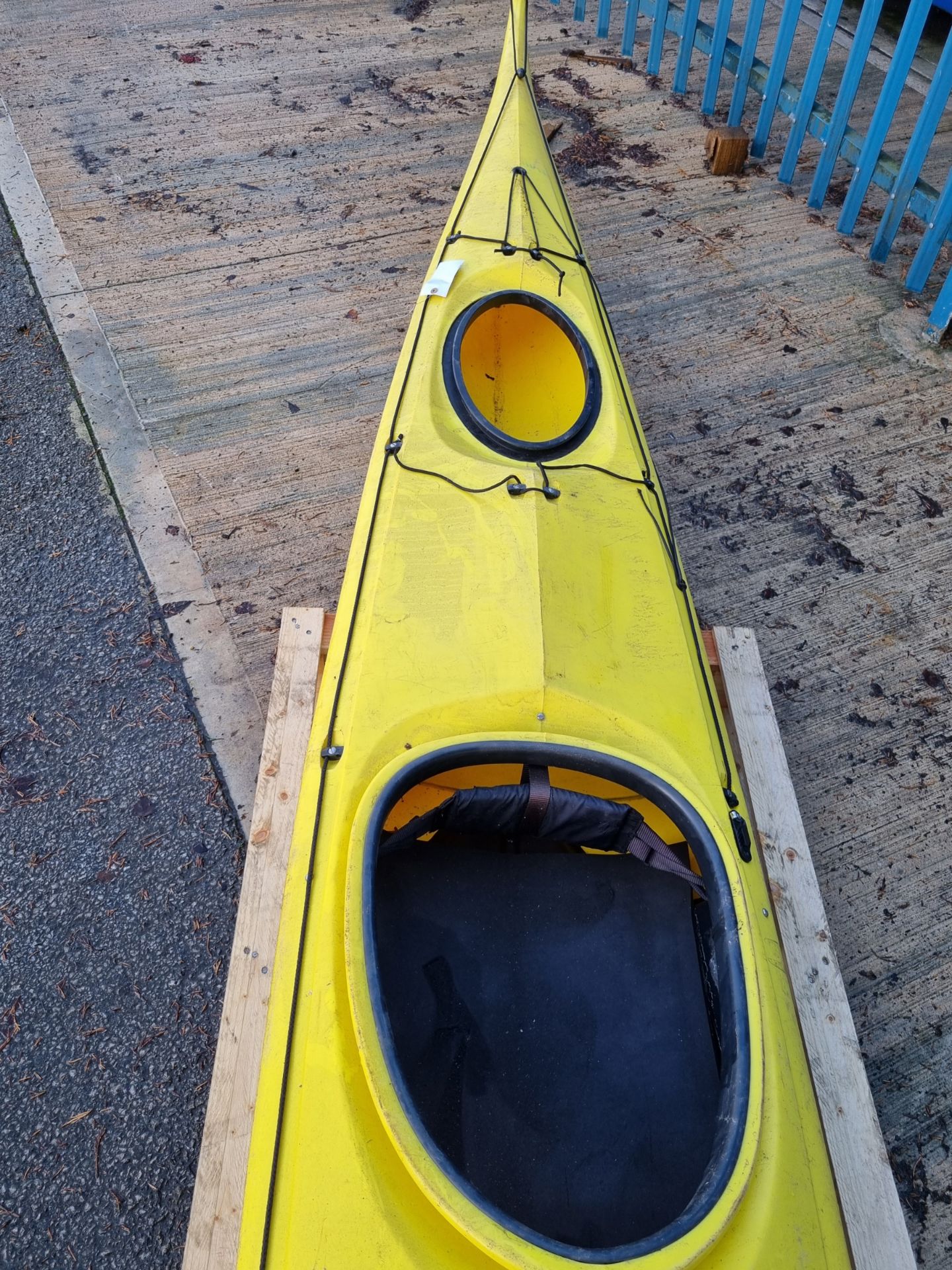 Valley Canoe Products single person kayak - approx dimensions: 500x60x40cm - Image 4 of 4