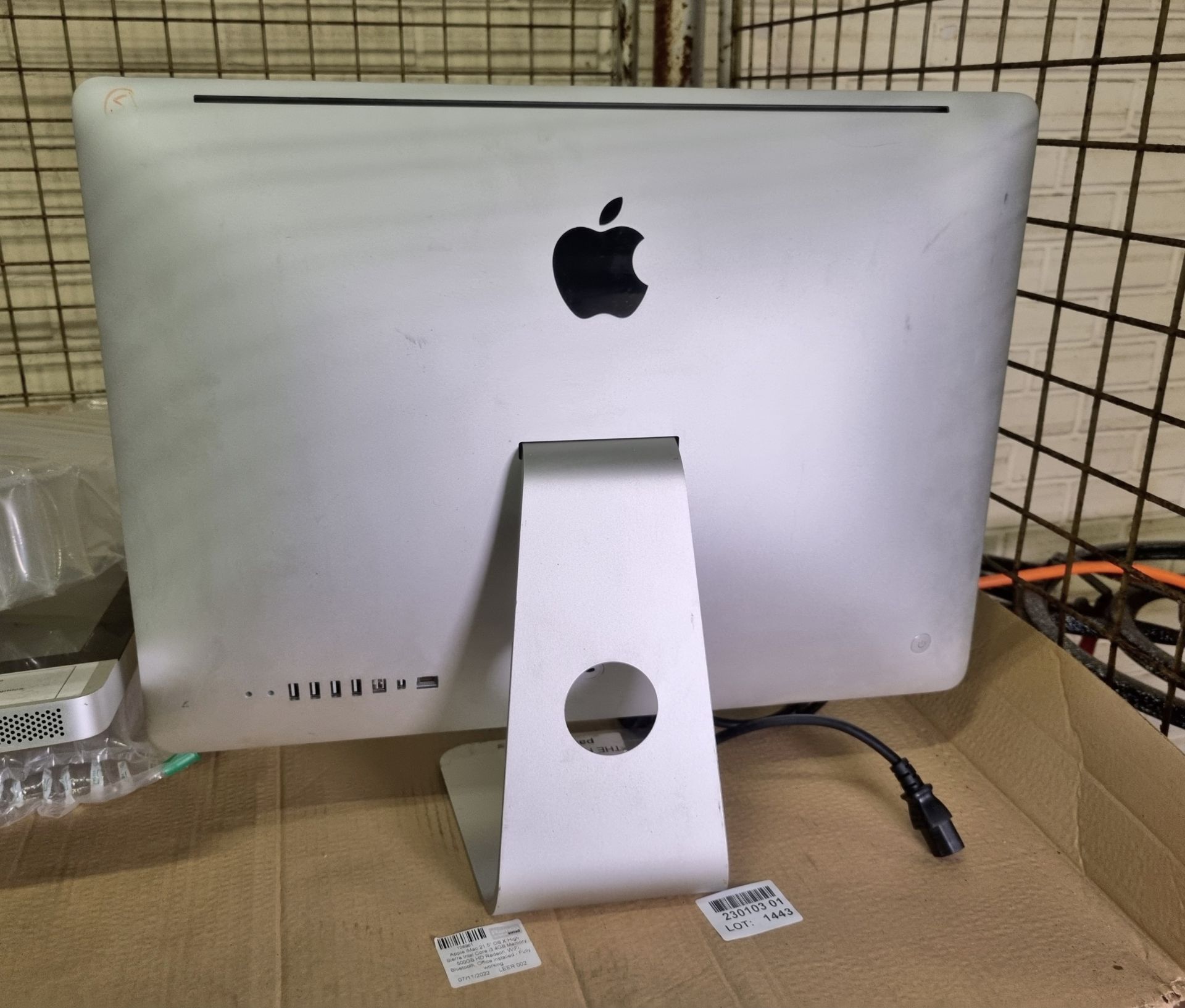 Apple iMac 21.5” OS X High Sierra Intel Core i3 4GB Memory 500GB HD Radeon, WiFi, Bluetooth - Image 3 of 3