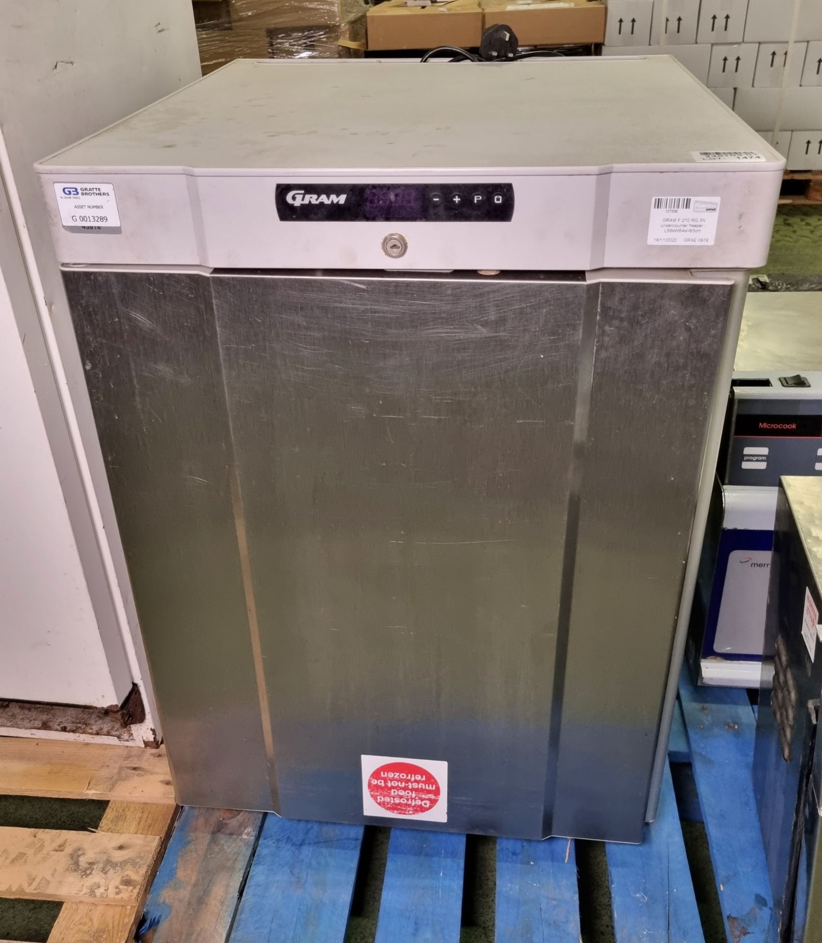 GRAM F 210 RG 3N undercounter freezer - L59xW64xH83cm