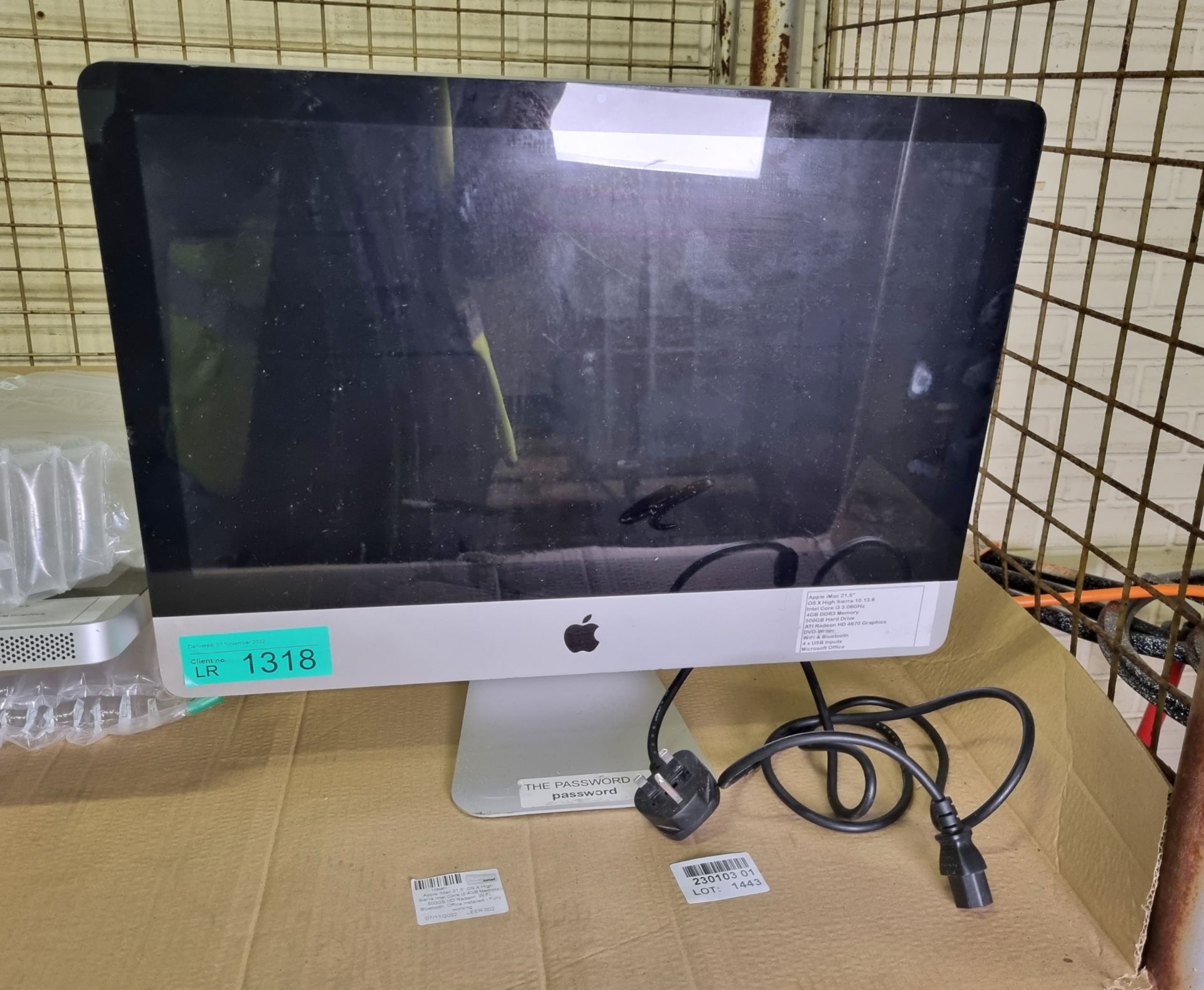 Apple iMac 21.5” OS X High Sierra Intel Core i3 4GB Memory 500GB HD Radeon, WiFi, Bluetooth