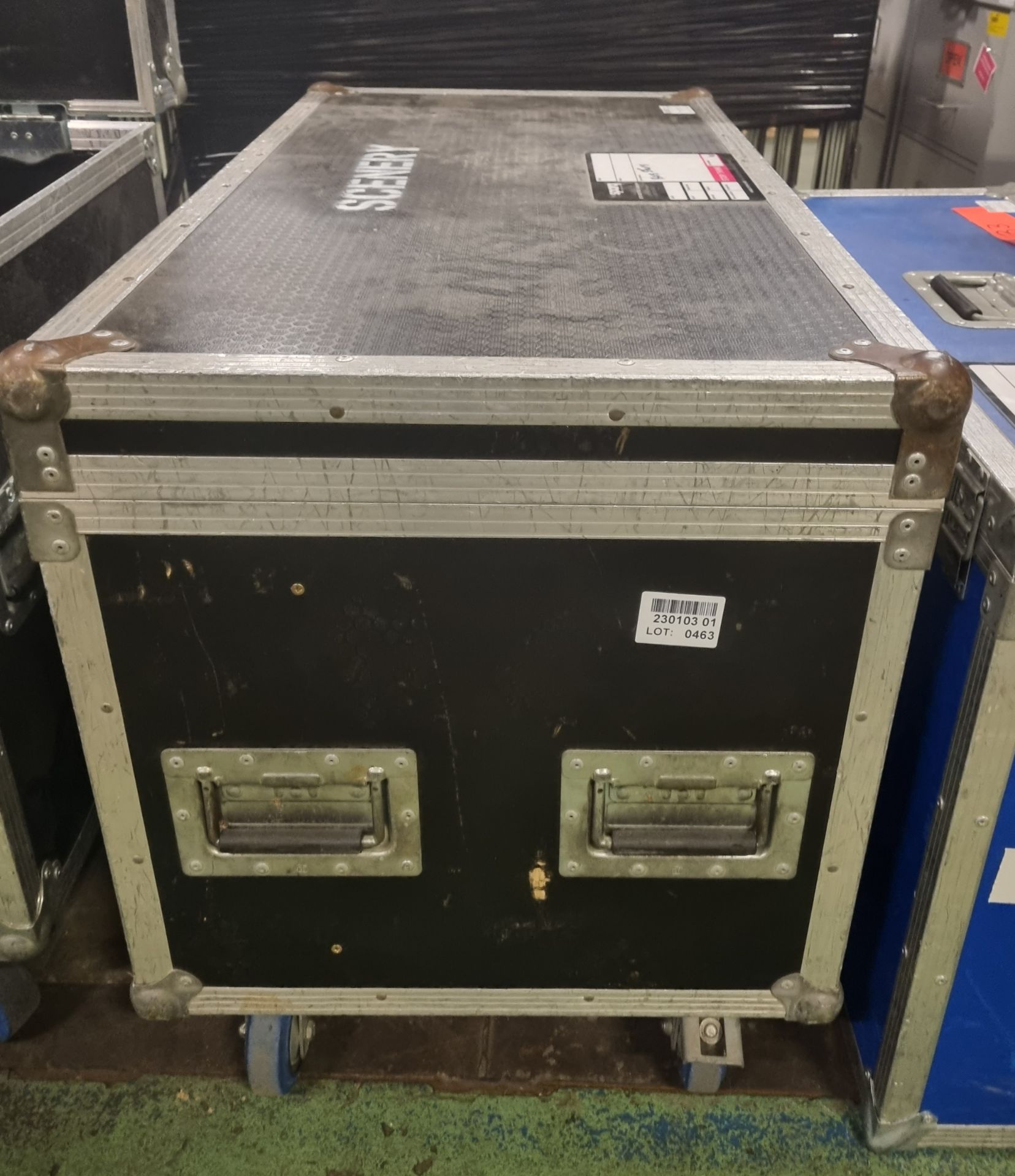 flight case with 18x signs - L103 x W54 x H67cm - Image 5 of 5