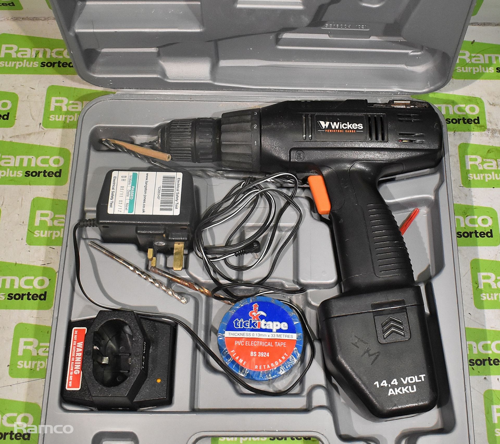 Wickes 14.4V cordless drill driver in hard plastic carry case - Image 2 of 4